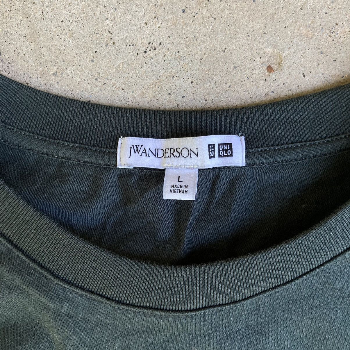 20471120 × JW Anderson JW Anderson x Uniqlo Plain T-Shirt Size L / US 10 / IT 46 - 4 Thumbnail