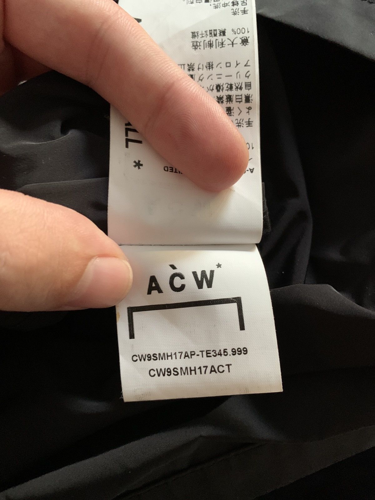 A-COLD-WALL* A-COLD-WALL* SS19 QUARTER ZIP PIPING OVERSHIRT ASYMMETRIC Size US M / EU 48-50 / 2 - 7 Thumbnail