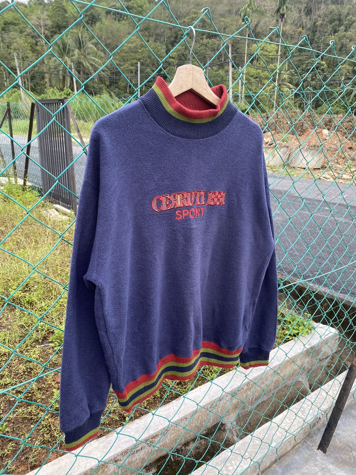 Vintage Cerruti 1881 Sports Embroidery Spell Out Design Style Casual Menswear Jumper Japanese Brand sweatshirt crewneck selling Blue Medium size