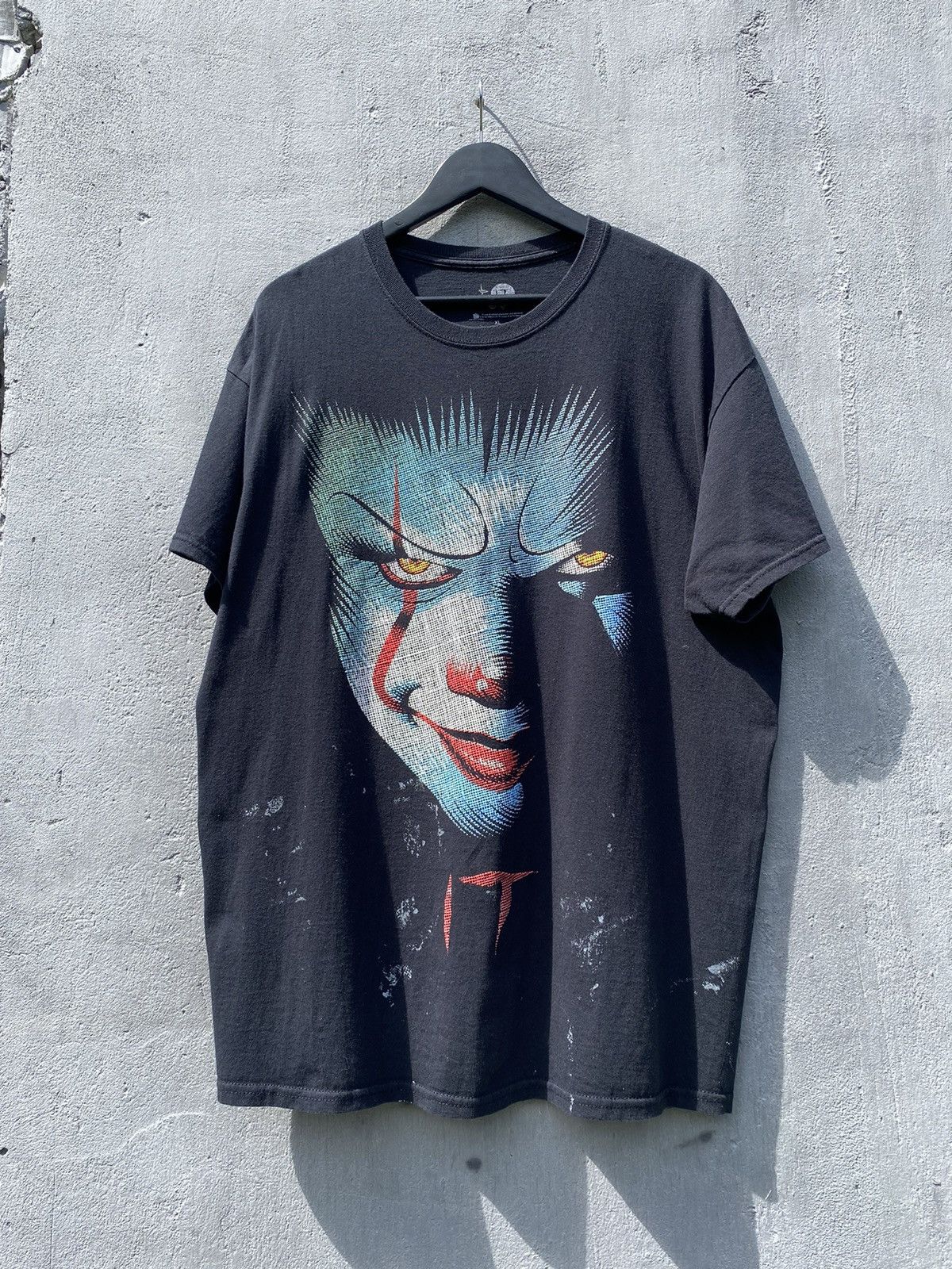 Band Tees Vintage 2000s IT by Stephen King Pennywise Face Tee Size US XL / EU 56 / 4 - 1 Thumbnail