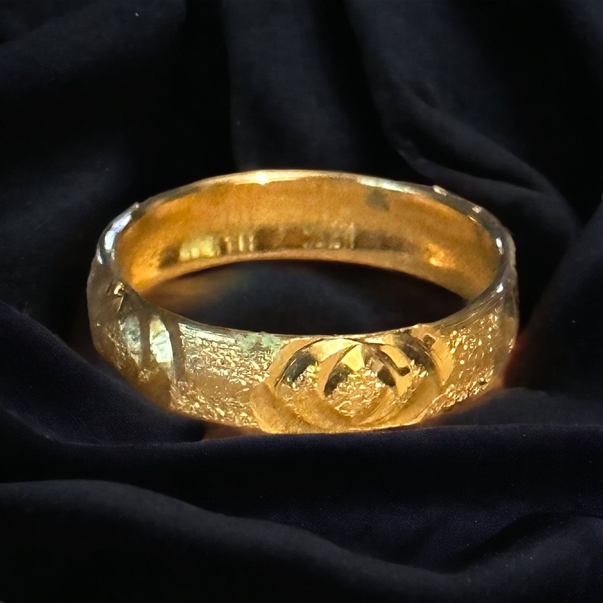 Vintage Vintage gold tone carved band ring Size ONE SIZE - 1 Preview
