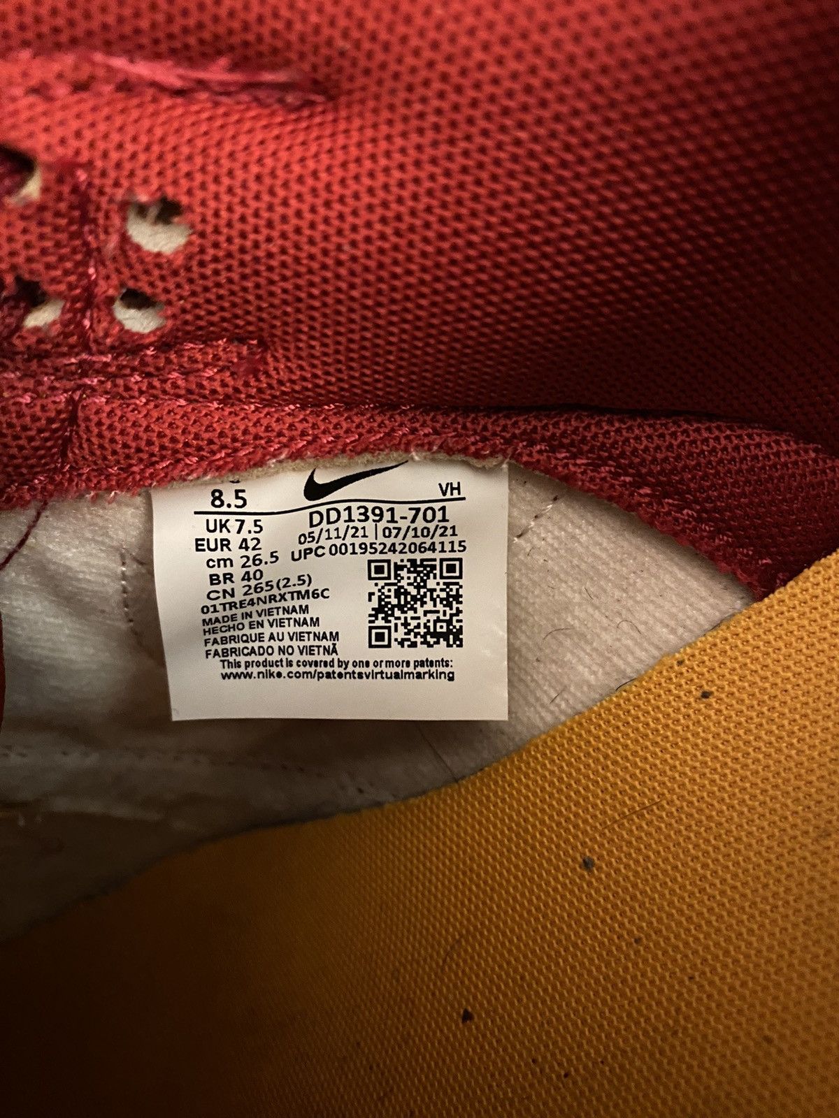 Nike “Gold Midas” Nike Dunks Size US 8.5 / EU 41-42 - 5 Thumbnail