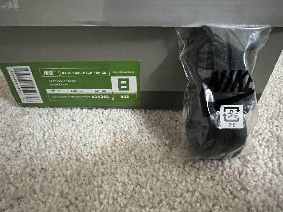 Nike 2004 Nike SB Dunk High Pro Ghost Deep Olive Size 8 305050302 Size US 8 / EU 41 - 11 Thumbnail