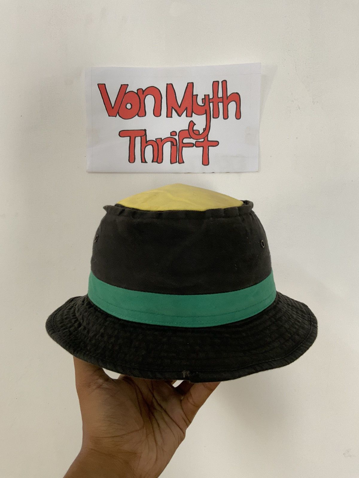 Vintage Vintage Movie World Gold Coast Australia Bucket Hat Size ONE SIZE - 3 Thumbnail