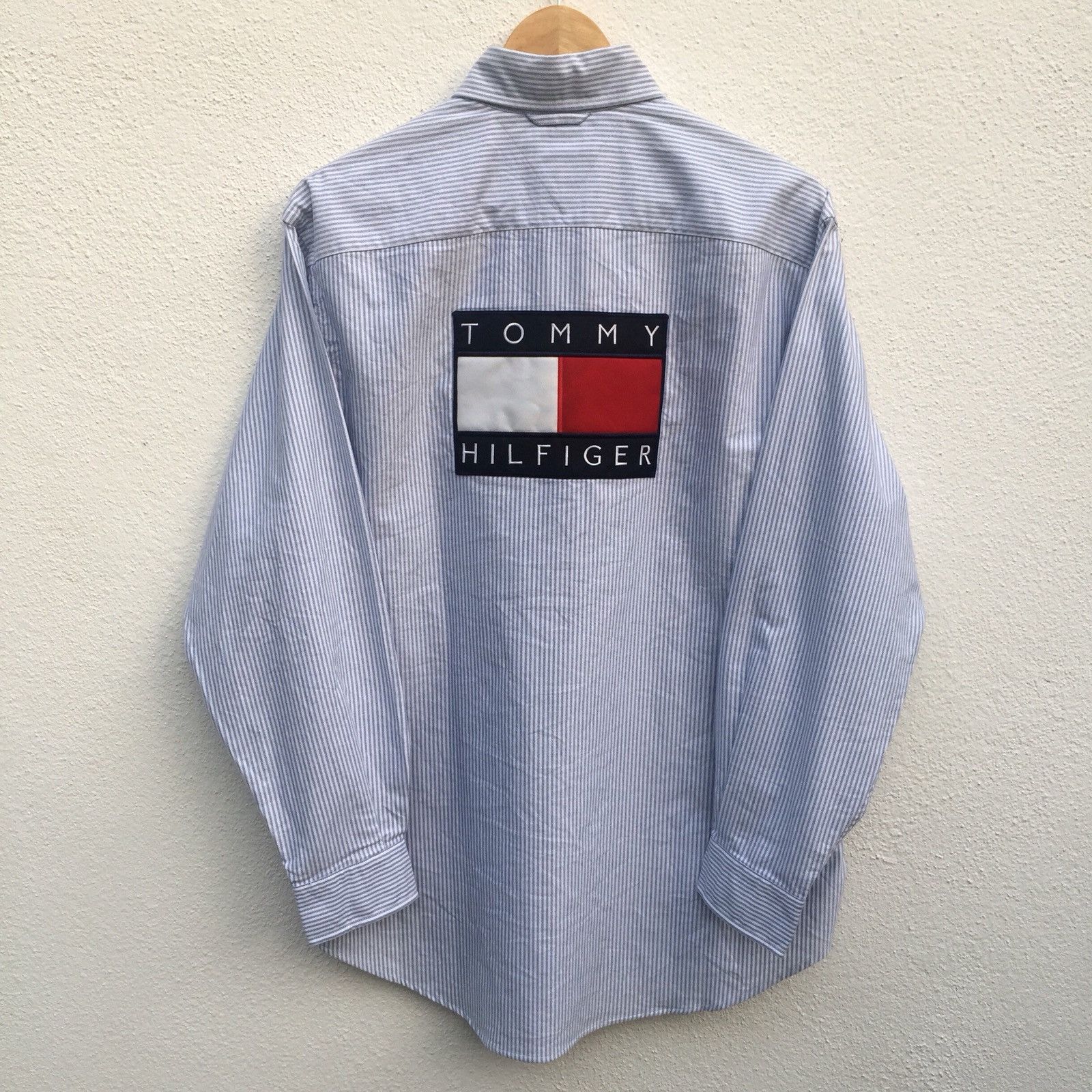 Tommy Hilfiger Vintage 90s Tommy Hilfiger Big Logo Shirt Button Ups Size US L / EU 52-54 / 3 - 1 Thumbnail