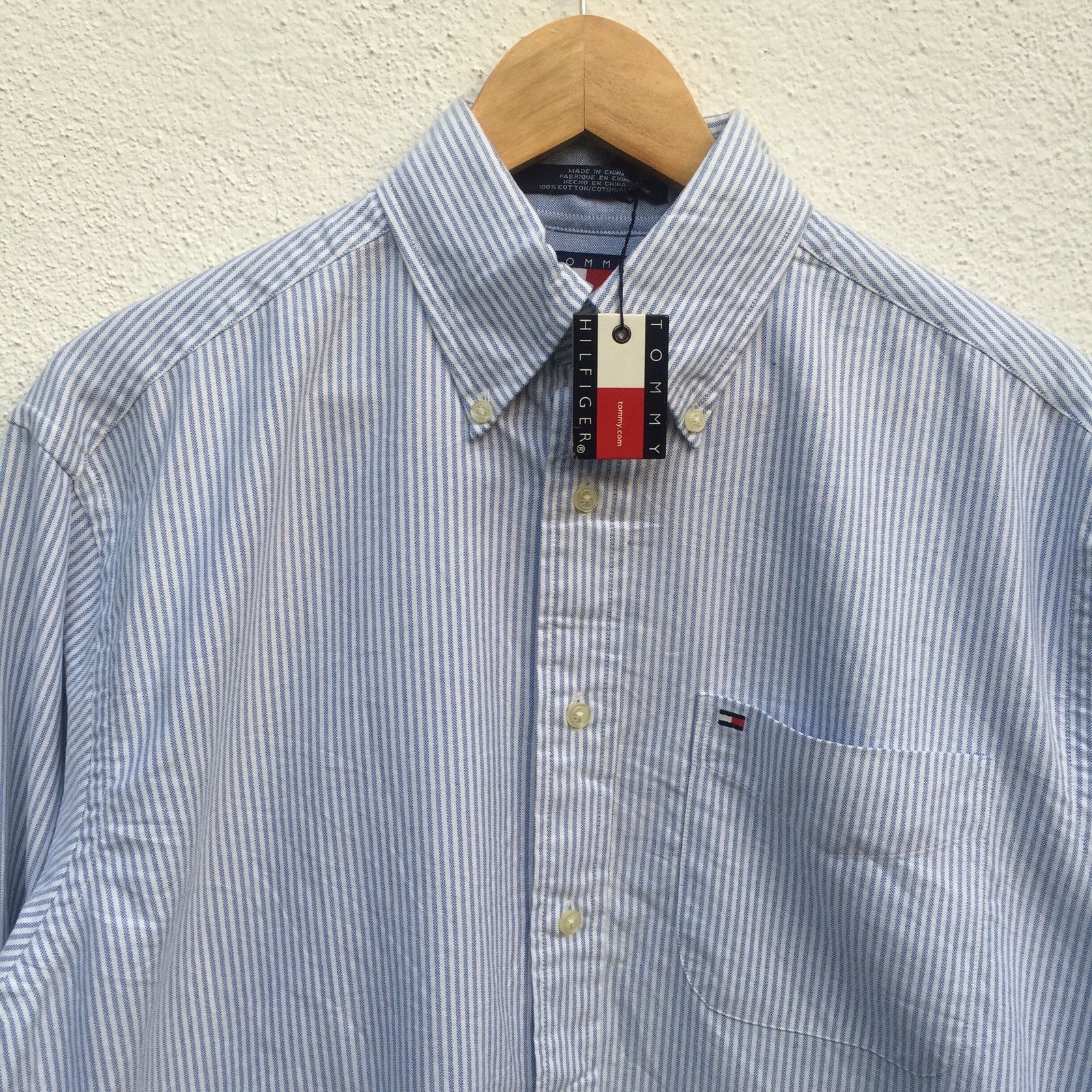 Tommy Hilfiger Vintage 90s Tommy Hilfiger Big Logo Shirt Button Ups Size US L / EU 52-54 / 3 - 4 Thumbnail