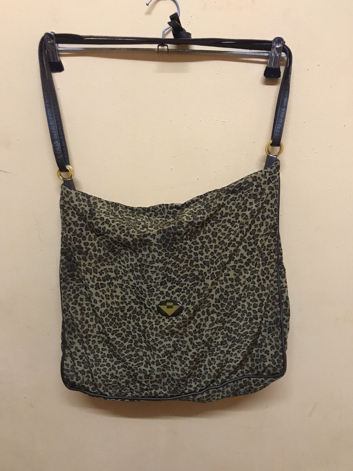 Bottega Veneta ‼️MADE IN ITALY BOTTEGA VENETA HANDBAG LEOPARD DESIGN‼️ Size ONE SIZE - 2 Thumbnail