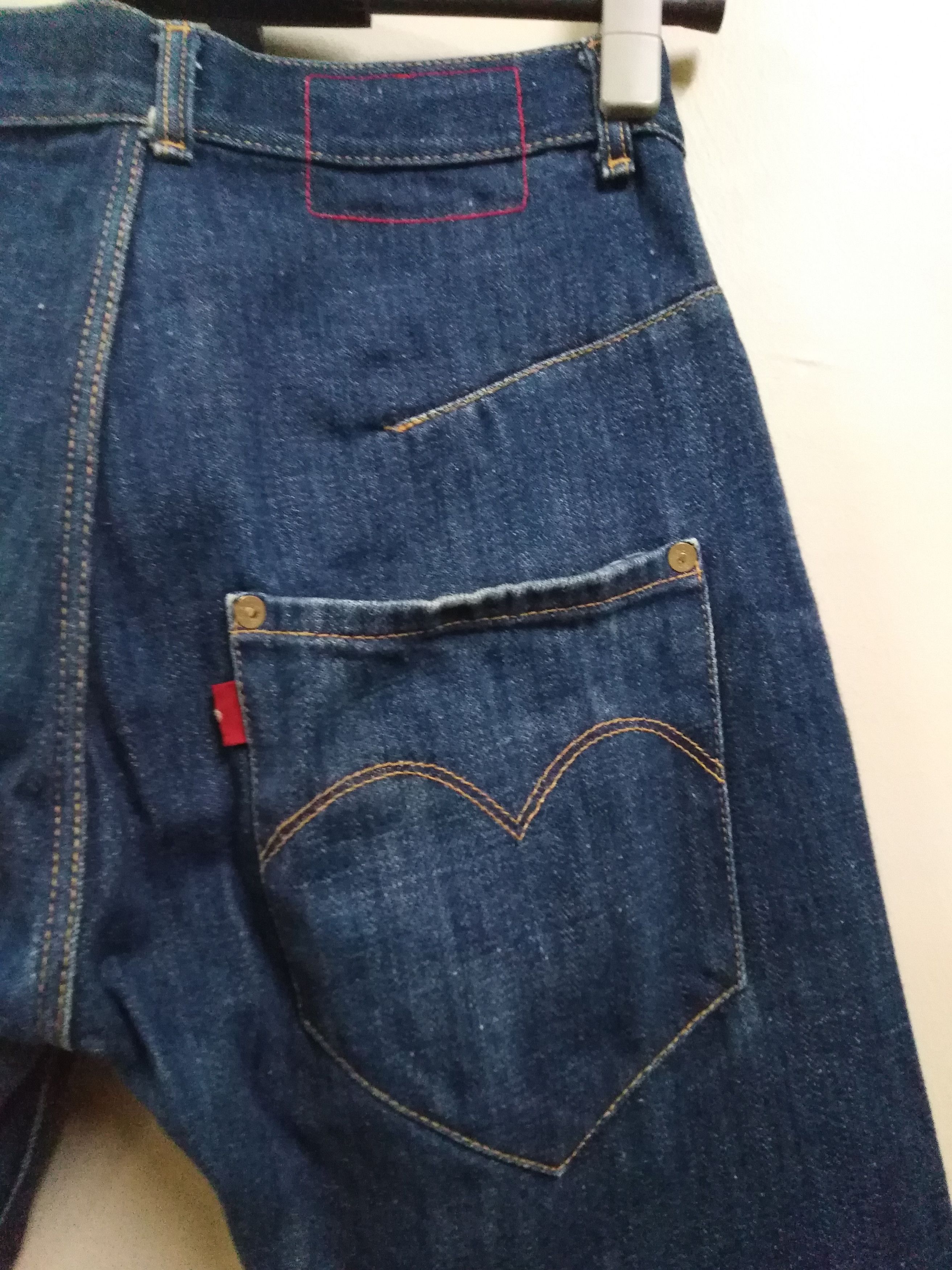 Levi's Vintage Levi's Red 3 pockets Dark Blue Great Condition Size US 26 / EU 42 - 12 Thumbnail
