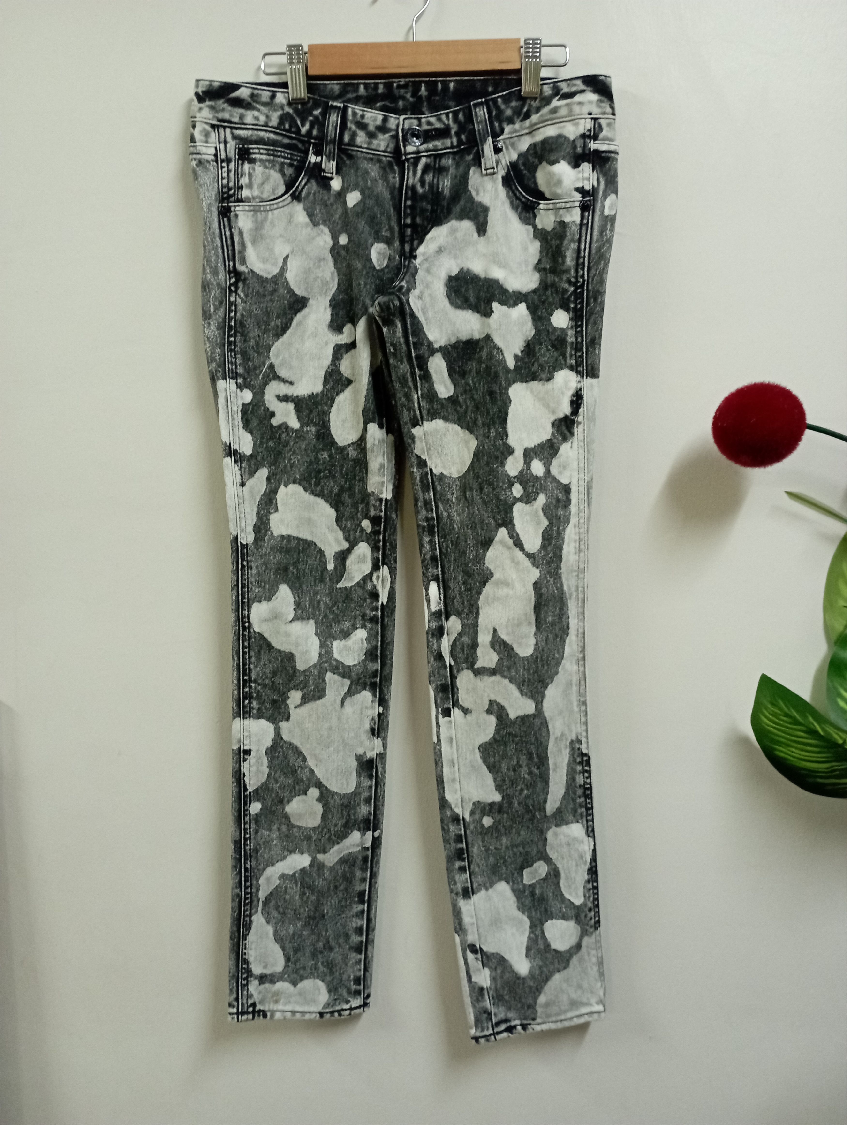 image of If Six Was Nine x Le Grande Bleu L G B Made In Japan Bleach Jeans Moussy Low Rise, Men's (Size 31)