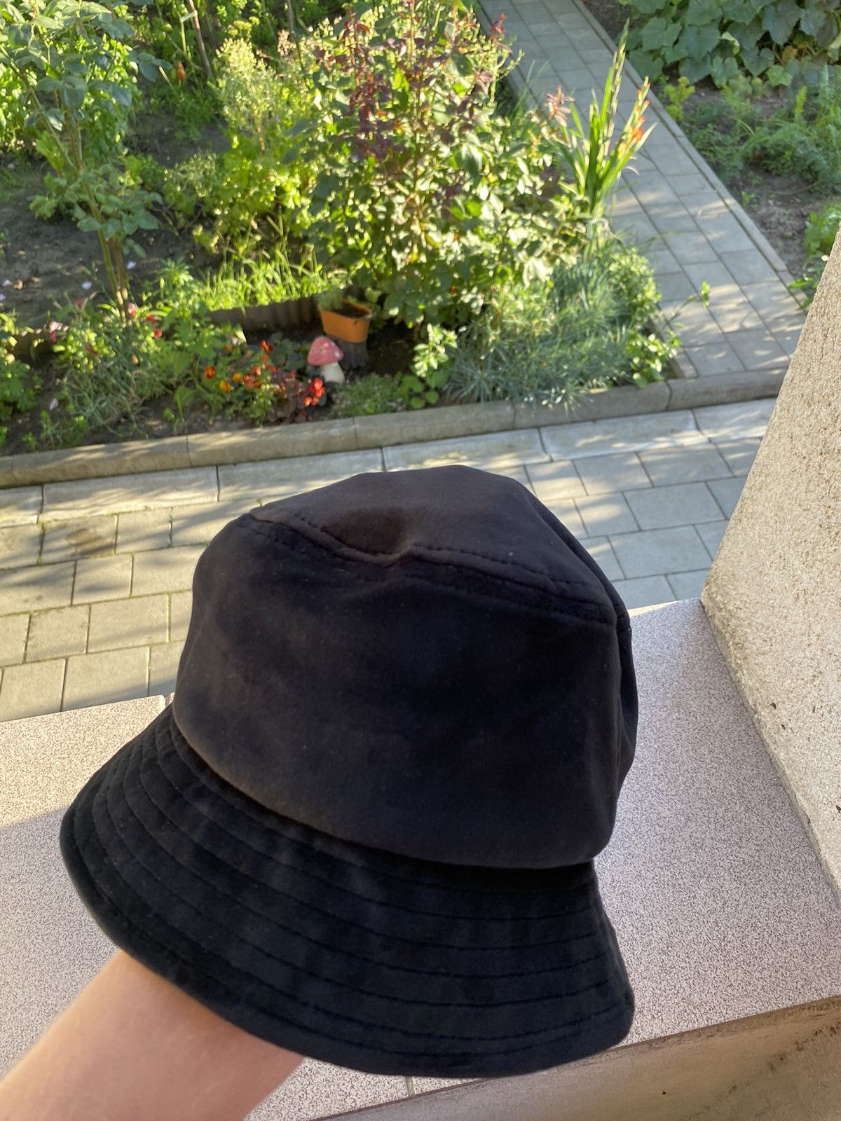 Juicy Couture Juicy Couture Black Velour Dahlia Bucket Hat Size ONE SIZE - 5 Thumbnail