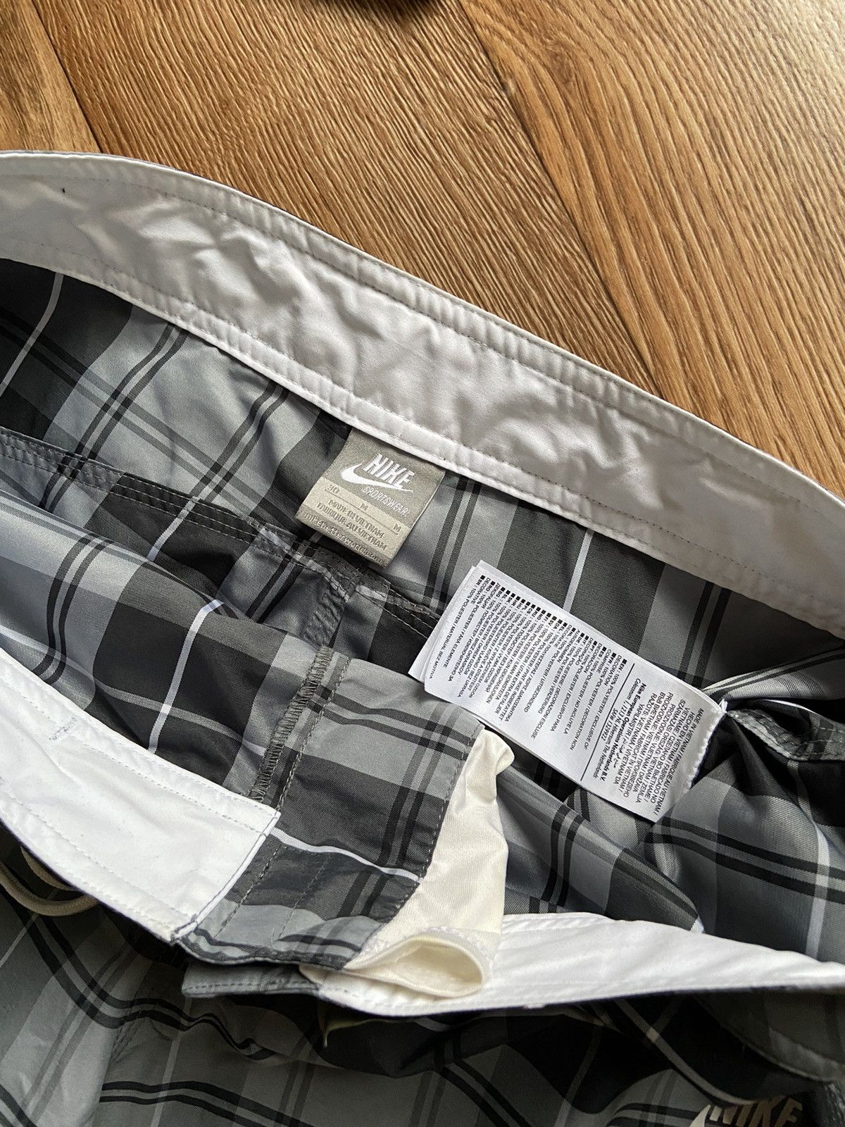 Nike × Vintage Vintage Nike Basic Logo Checked Shorts Size US 30 / EU 46 - 4 Thumbnail