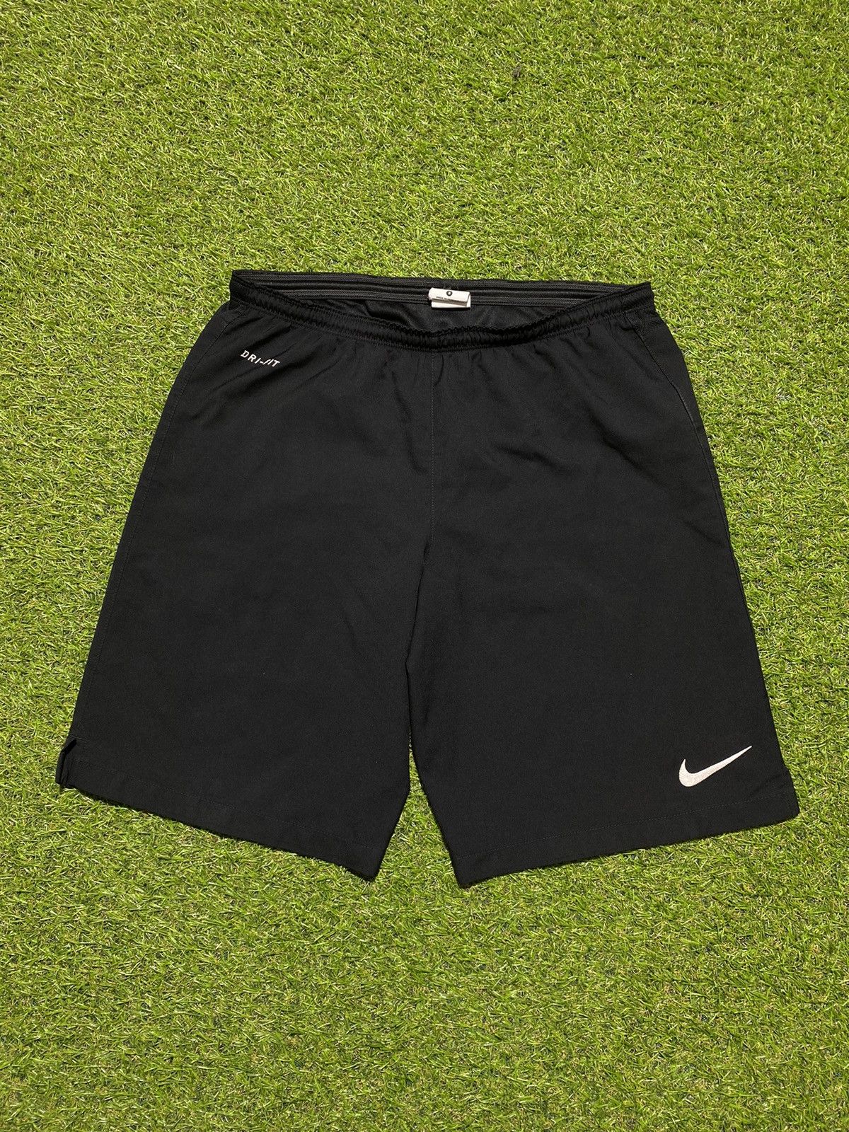 Nike Vintage Nike shorts streetwear swoosh casual y2k size S Size US 30 / EU 46 - 1 Thumbnail
