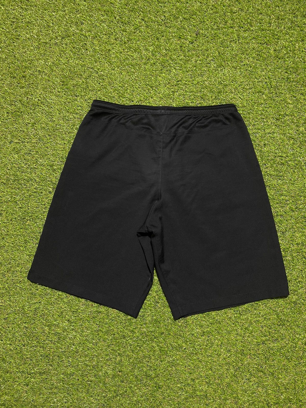 Nike Vintage Nike shorts streetwear swoosh casual y2k size S Size US 30 / EU 46 - 2 Thumbnail