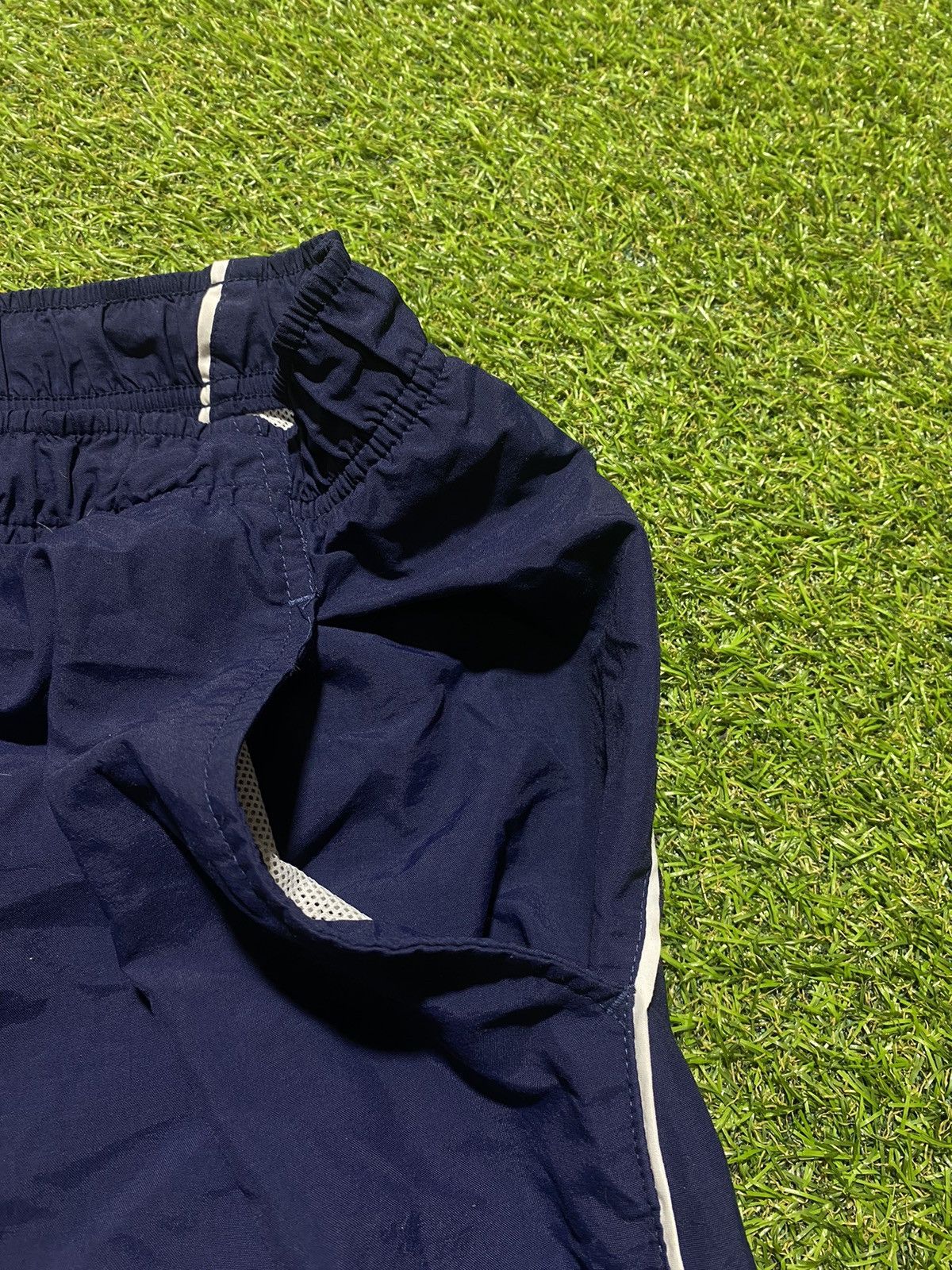 Nike Vintage Nike shorts streetwear swoosh casual y2k size L Size US 34 / EU 50 - 2 Thumbnail