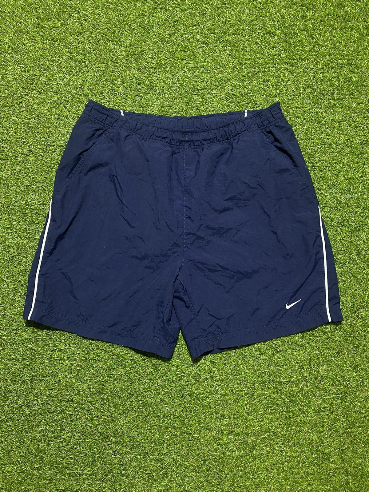 Nike Vintage Nike shorts streetwear swoosh casual y2k size L Size US 34 / EU 50 - 1 Thumbnail
