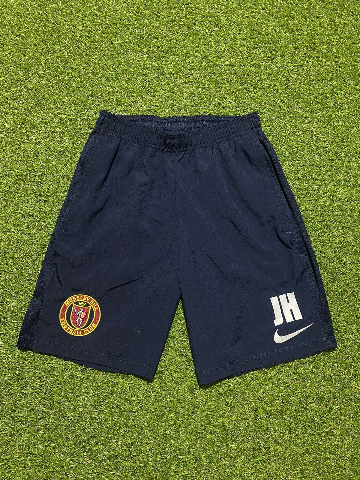 Nike Vintage Nike shorts streetwear swoosh casual y2k size S Size US 30 / EU 46 - 1 Thumbnail