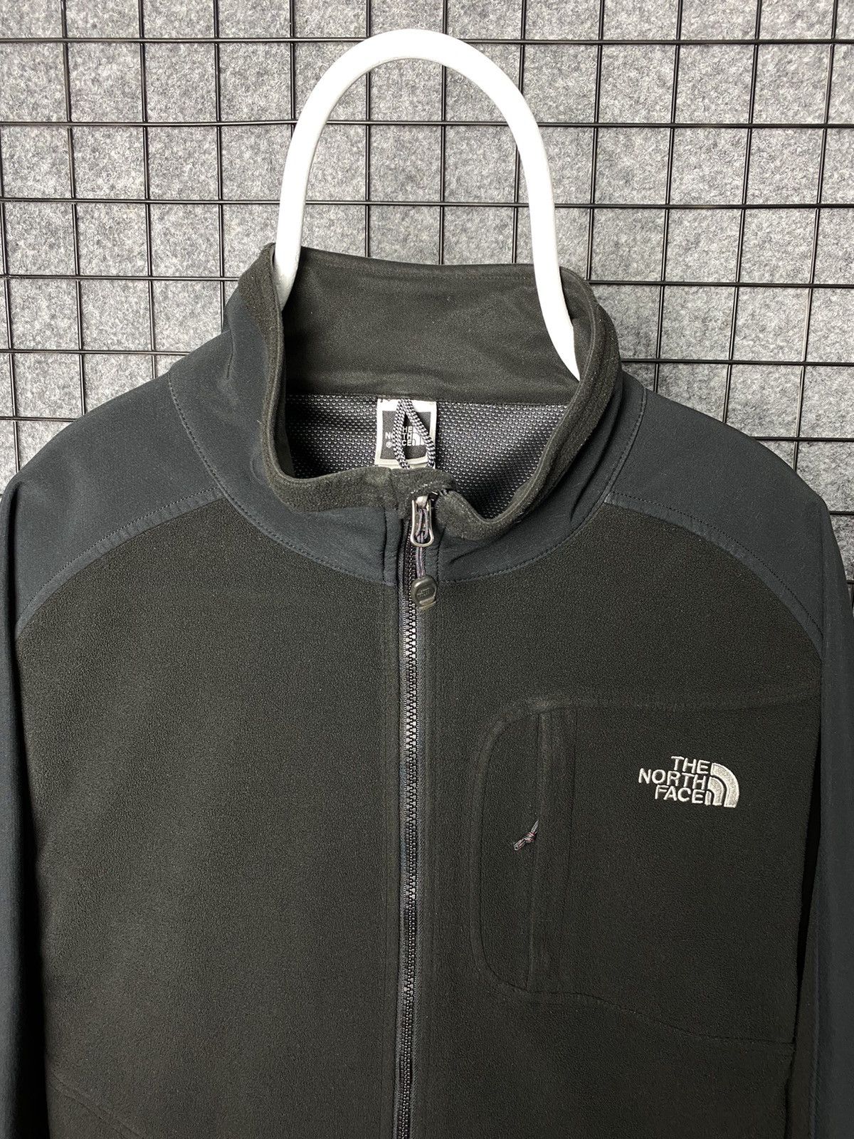 The North Face The North Face Outdoor Trekking Windstopper Size L Size US L / EU 52-54 / 3 - 2 Thumbnail