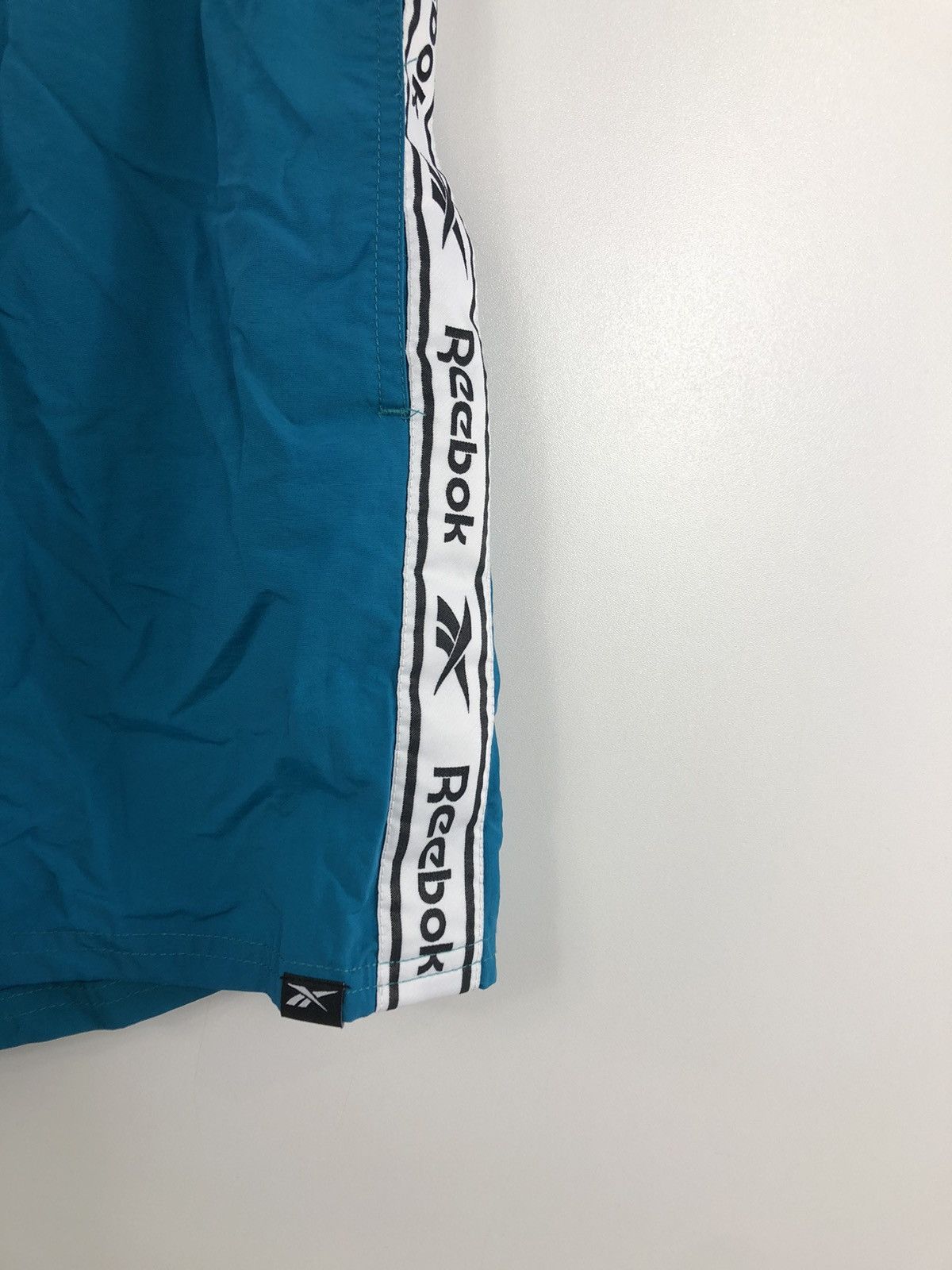 Reebok Vintage Reebok Nylon Striped Shorts Blue Size L Size US 35 - 4 Thumbnail