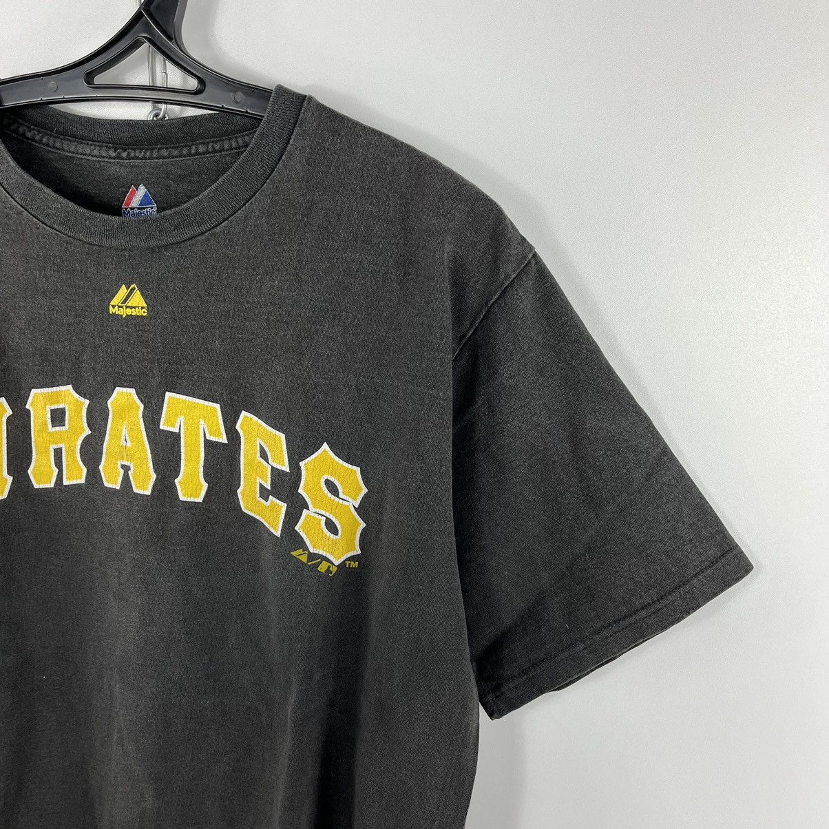 Majestic × Vintage Vintage Majestic Pirates T-Shirt Big Logo Size M Size US M / EU 48-50 / 2 - 3 Thumbnail
