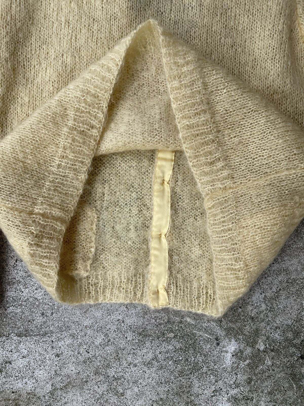 Vintage VINTAGE MOHAIR CARDIGAN SWEATER YELLOW Size US L / EU 52-54 / 3 - 3 Thumbnail