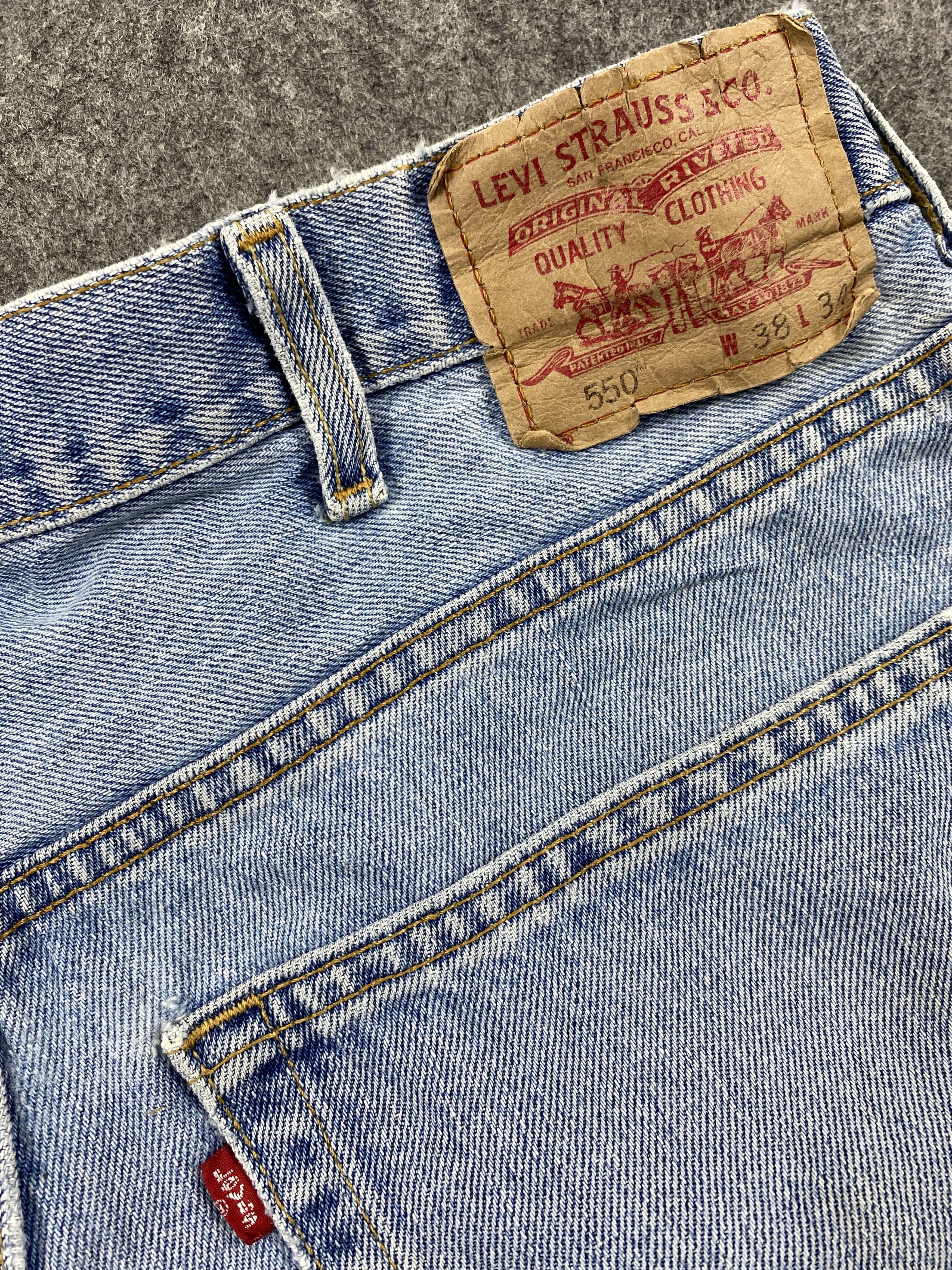 Levi's Mid Blue Vintage Levi's 550 Jeans 37x33 Denim -JN1389 Size US 37 - 9 Thumbnail