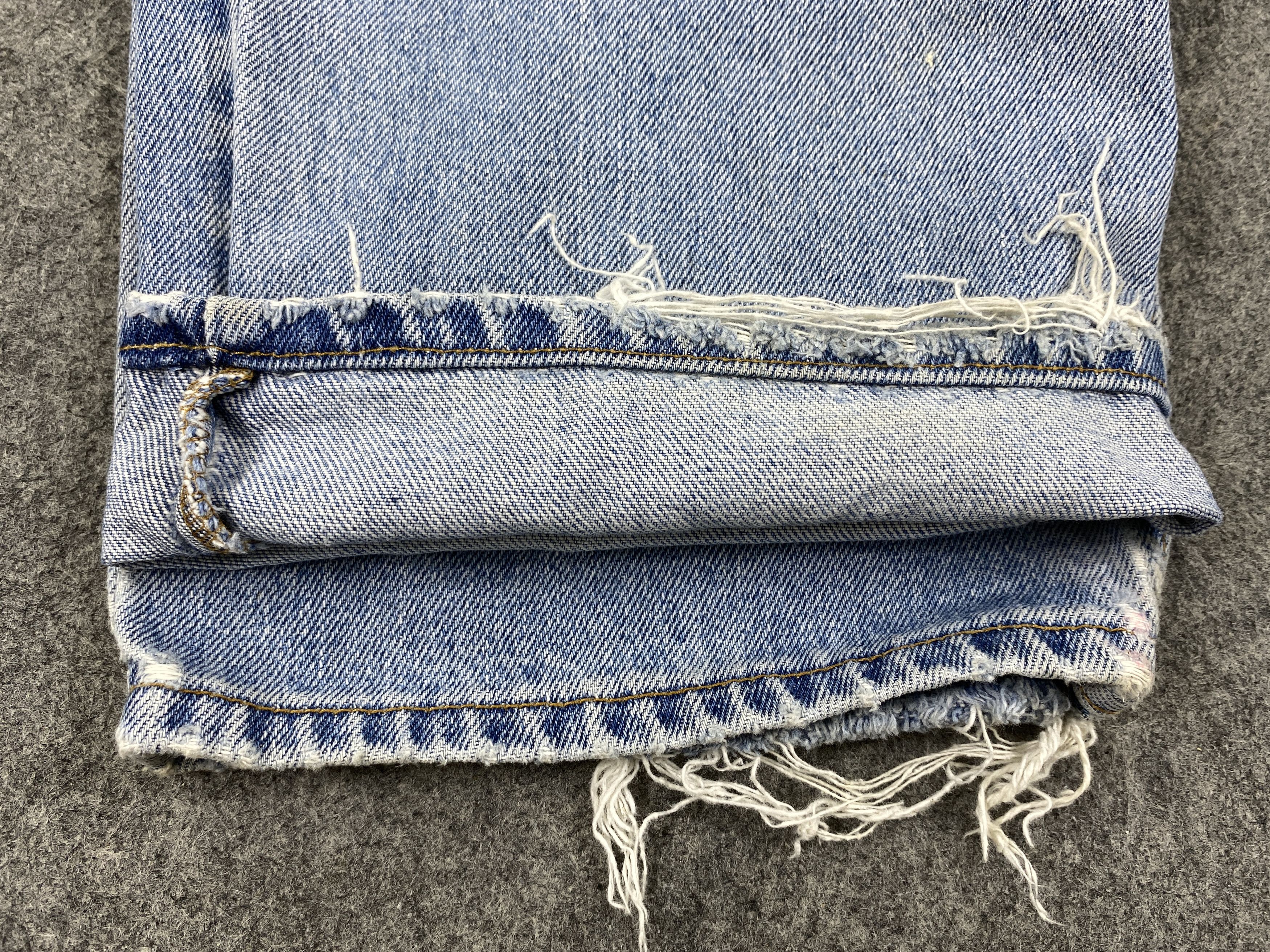 Levi's Mid Blue Vintage Levi's 550 Jeans 37x33 Denim -JN1389 Size US 37 - 10 Thumbnail