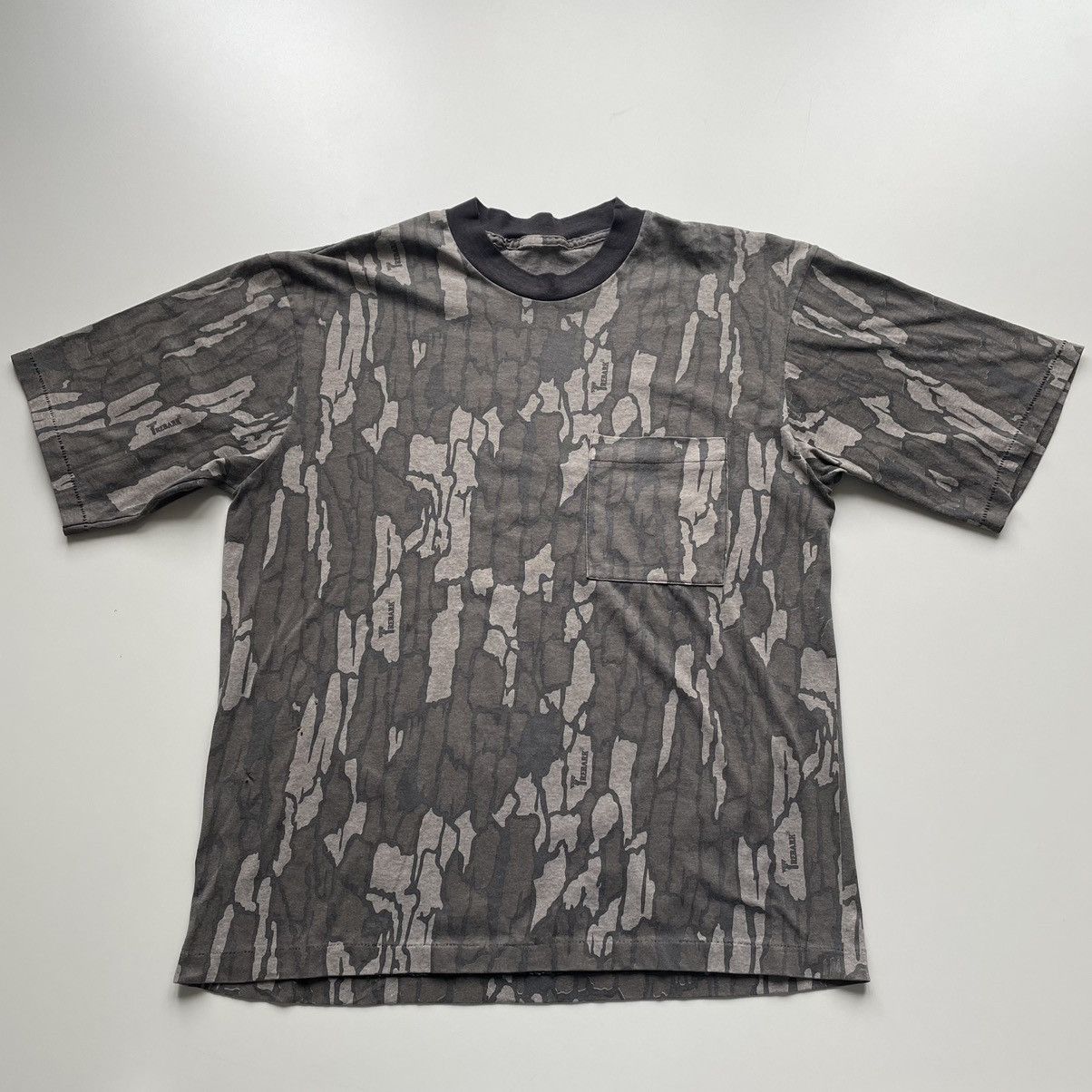 Vintage Vintage 1990s Tree Camouflage T Shirt Large Single Stitched Size US L / EU 52-54 / 3 - 1 Thumbnail