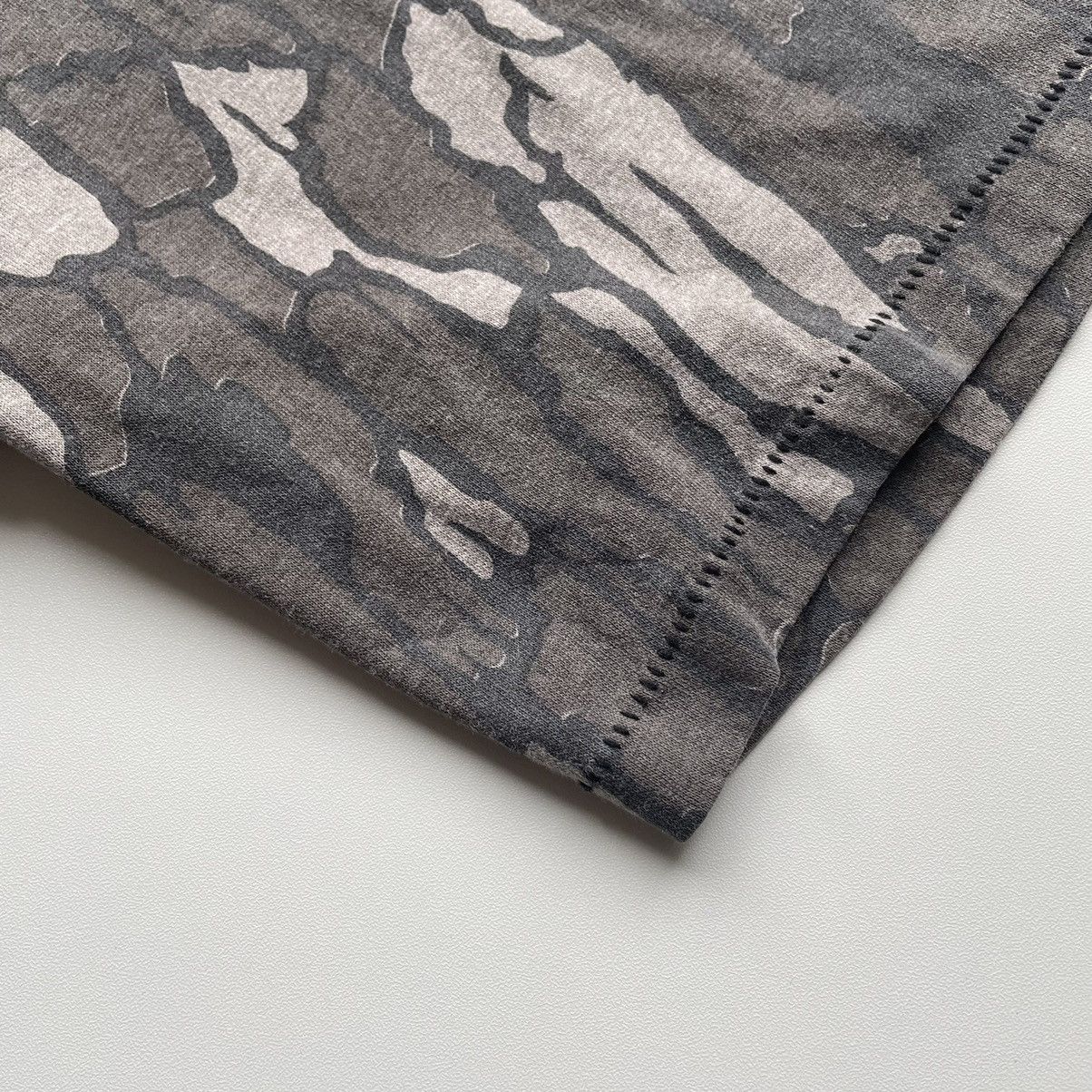 Vintage Vintage 1990s Tree Camouflage T Shirt Large Single Stitched Size US L / EU 52-54 / 3 - 4 Thumbnail