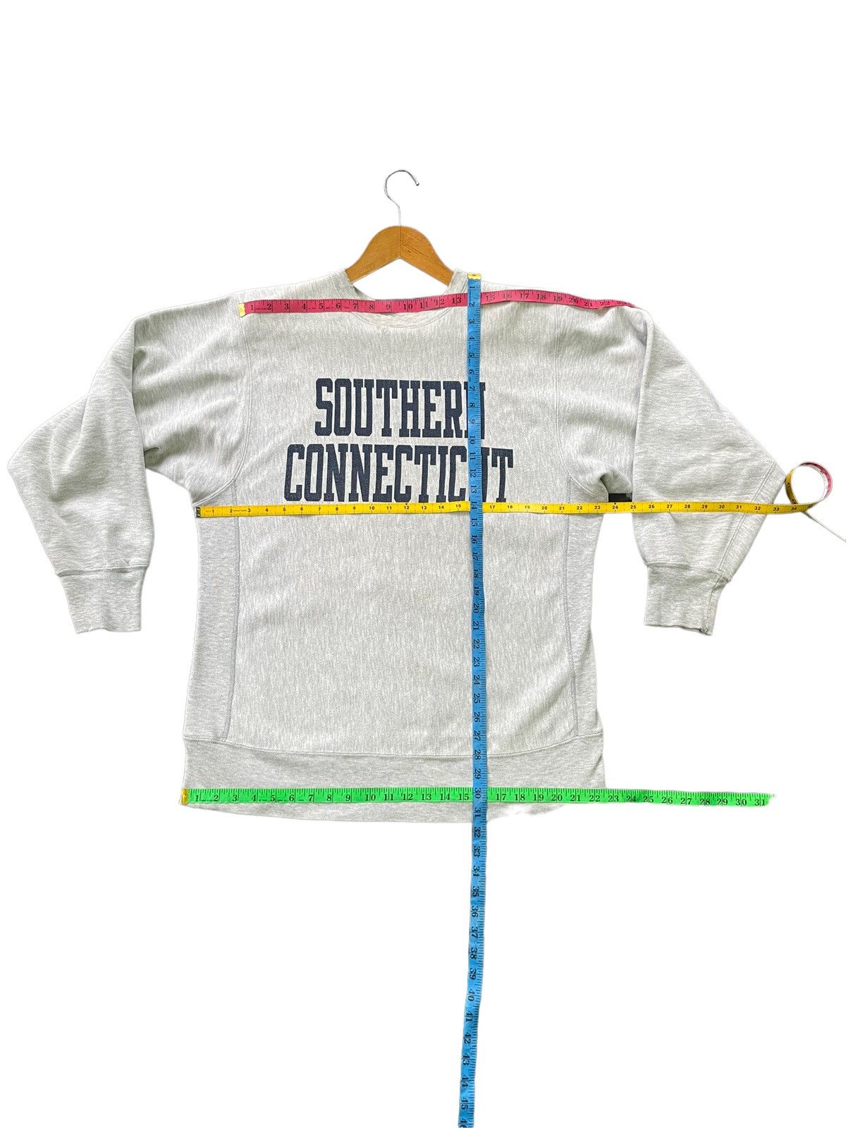 Champion Vintage 80’s Champion Reverse Weave Distresed Crewneck Size US XL / EU 56 / 4 - 9 Thumbnail