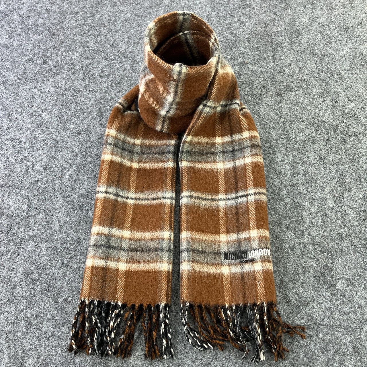 Michiko Koshino London × Vintage MOCHIKO KOSHINO LONDON SCARVES / MUFFLER / NECKWEAR T559 Size ONE SIZE - 1 Thumbnail