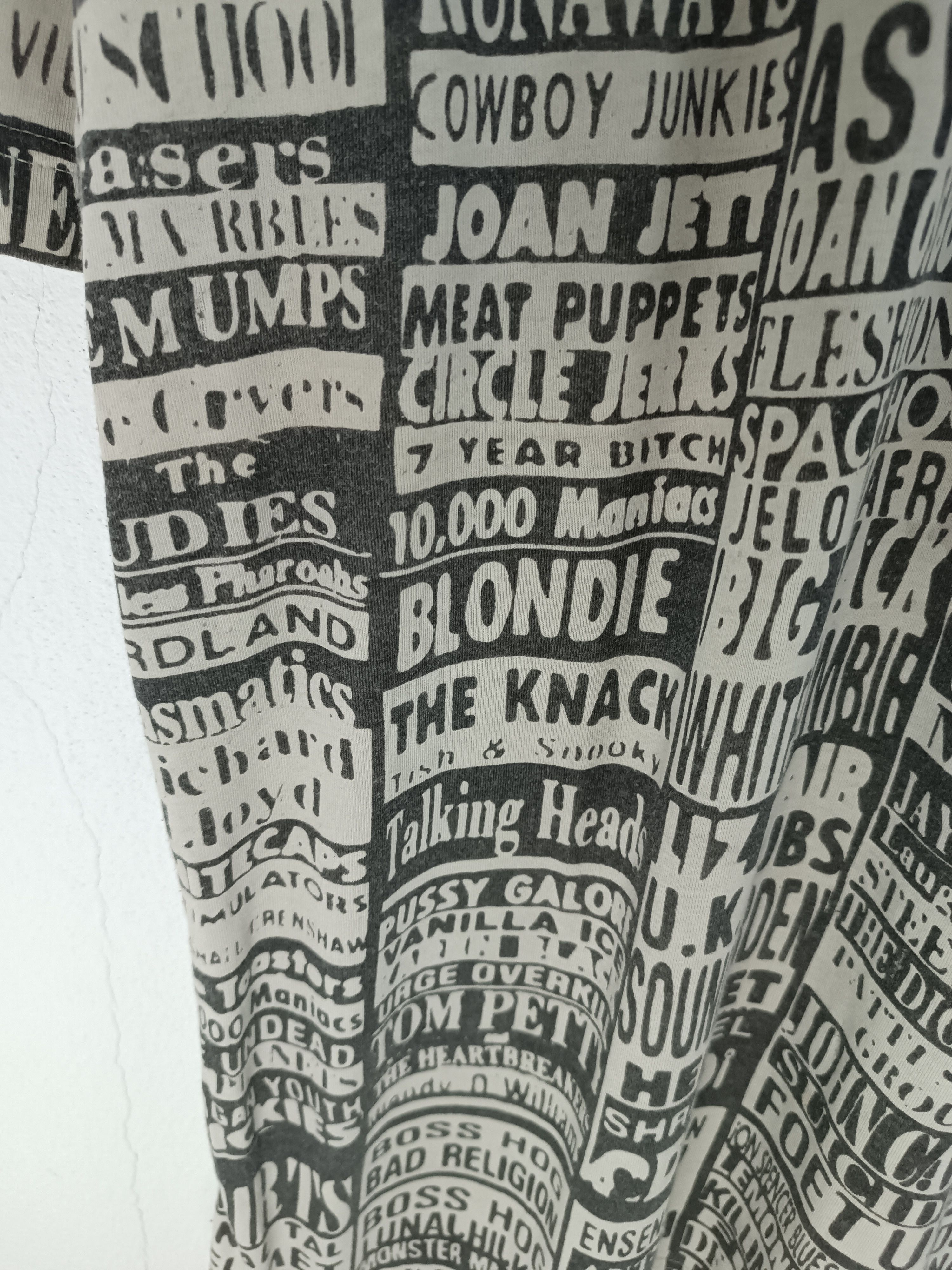Band Tees 🔥RARE🔥VINTAGE CBGB AOP "BAND LIST" (bad brains blondie) Size US L / EU 52-54 / 3 - 13 Thumbnail