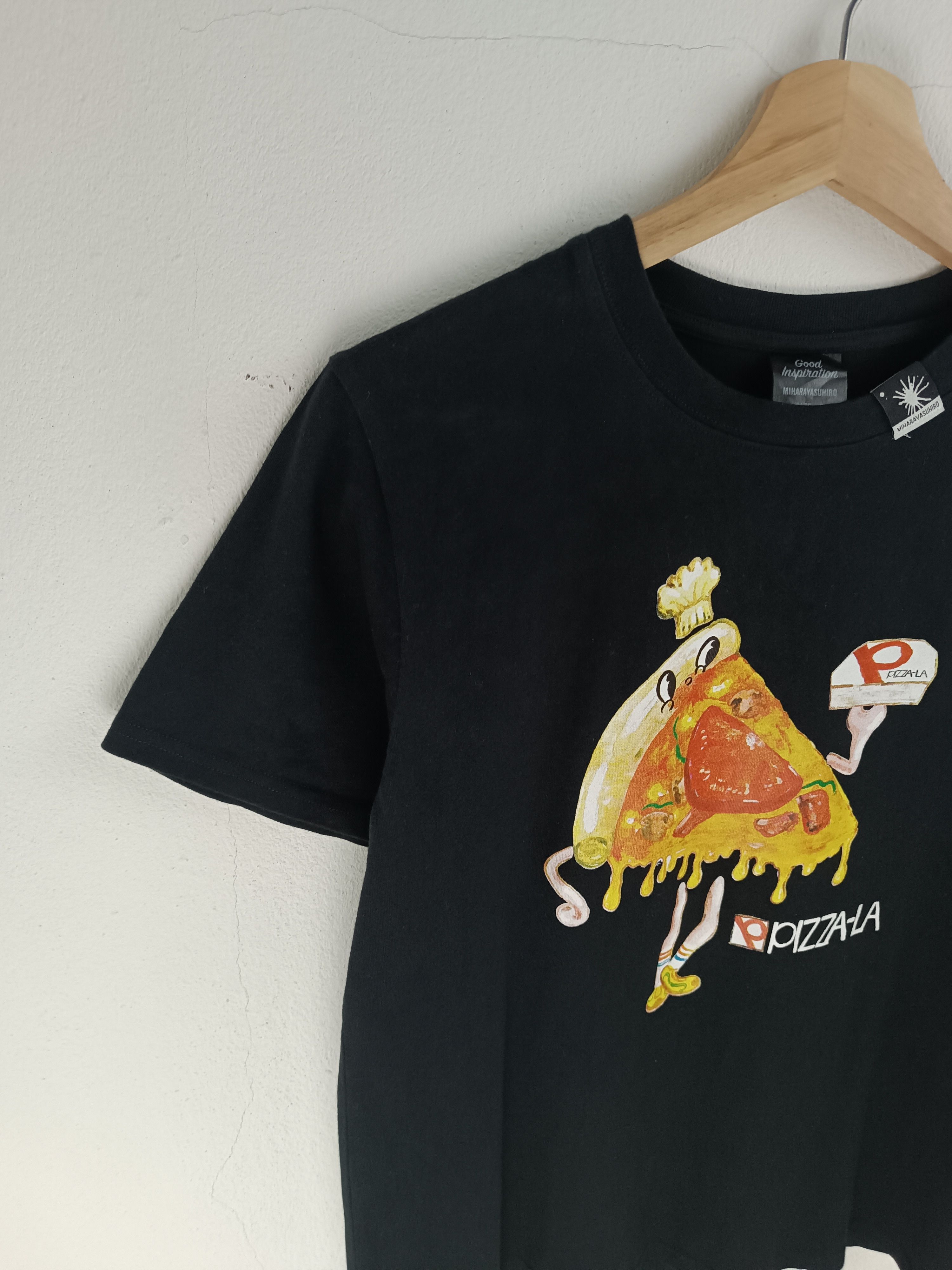 Maison MIHARA YASUHIRO MIHARA YASUHIRO X GU PIZZA-LA TEE Size US S / EU 44-46 / 1 - 7 Thumbnail