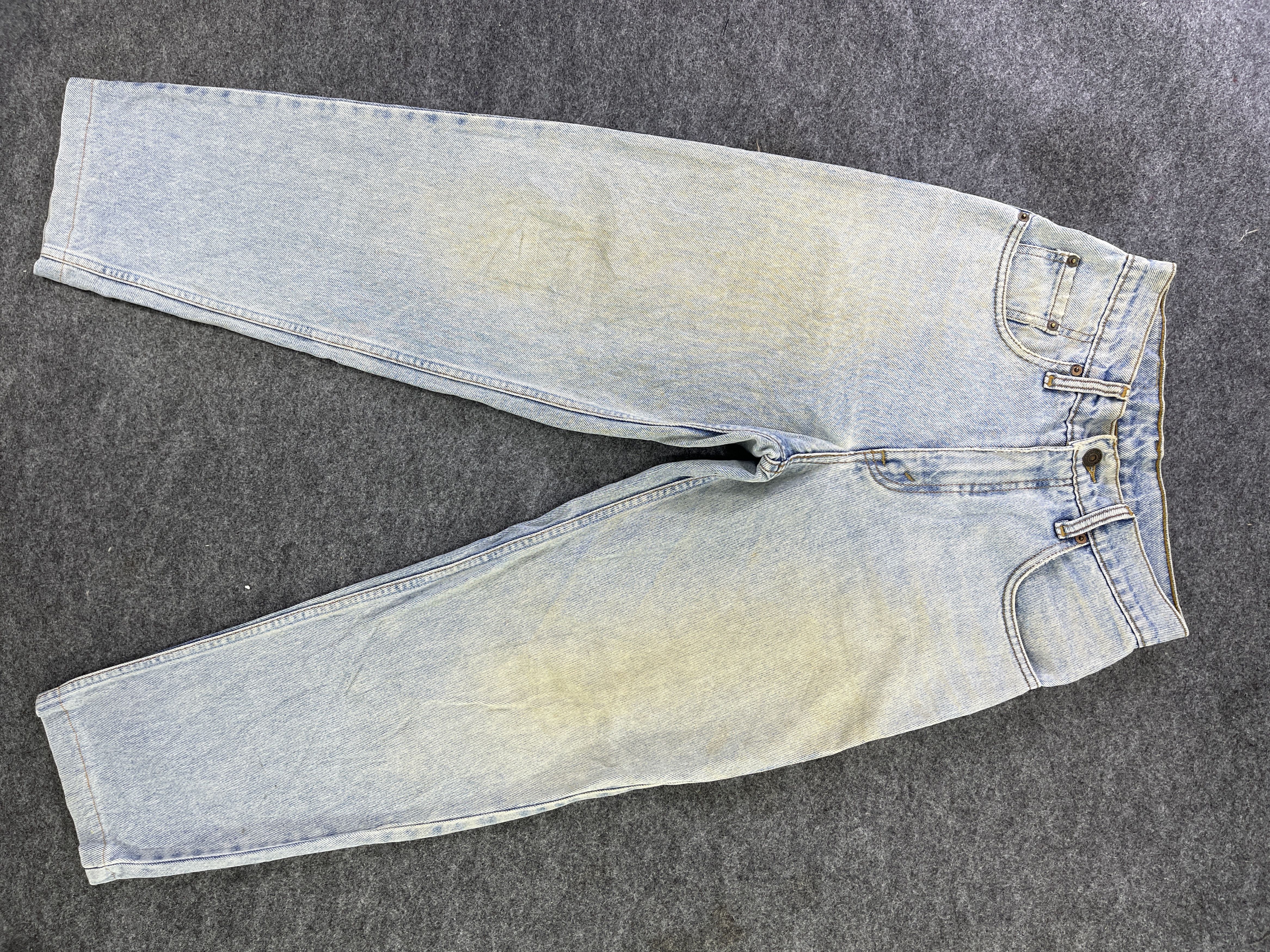 image of 90's Vintage Levis 514 Light Wash Jeans - J926 in Blue, Women's