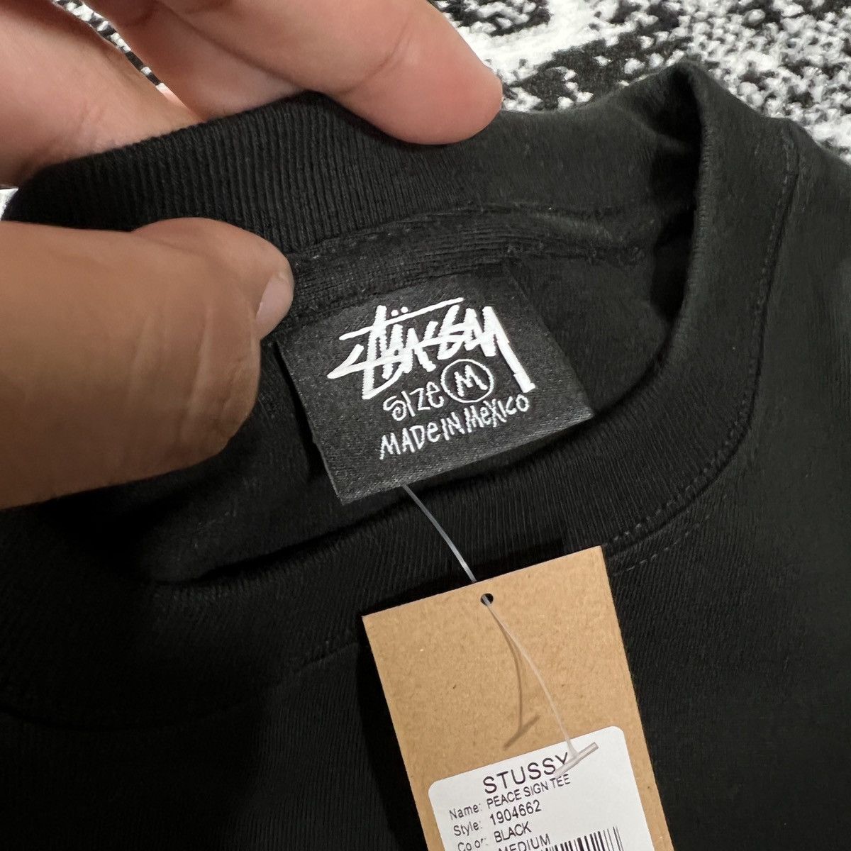 Stussy STUSSY PEACE SIGN TEE IN BLACK SIZE MEDIUM Size US M / EU 48-50 / 2 - 4 Thumbnail