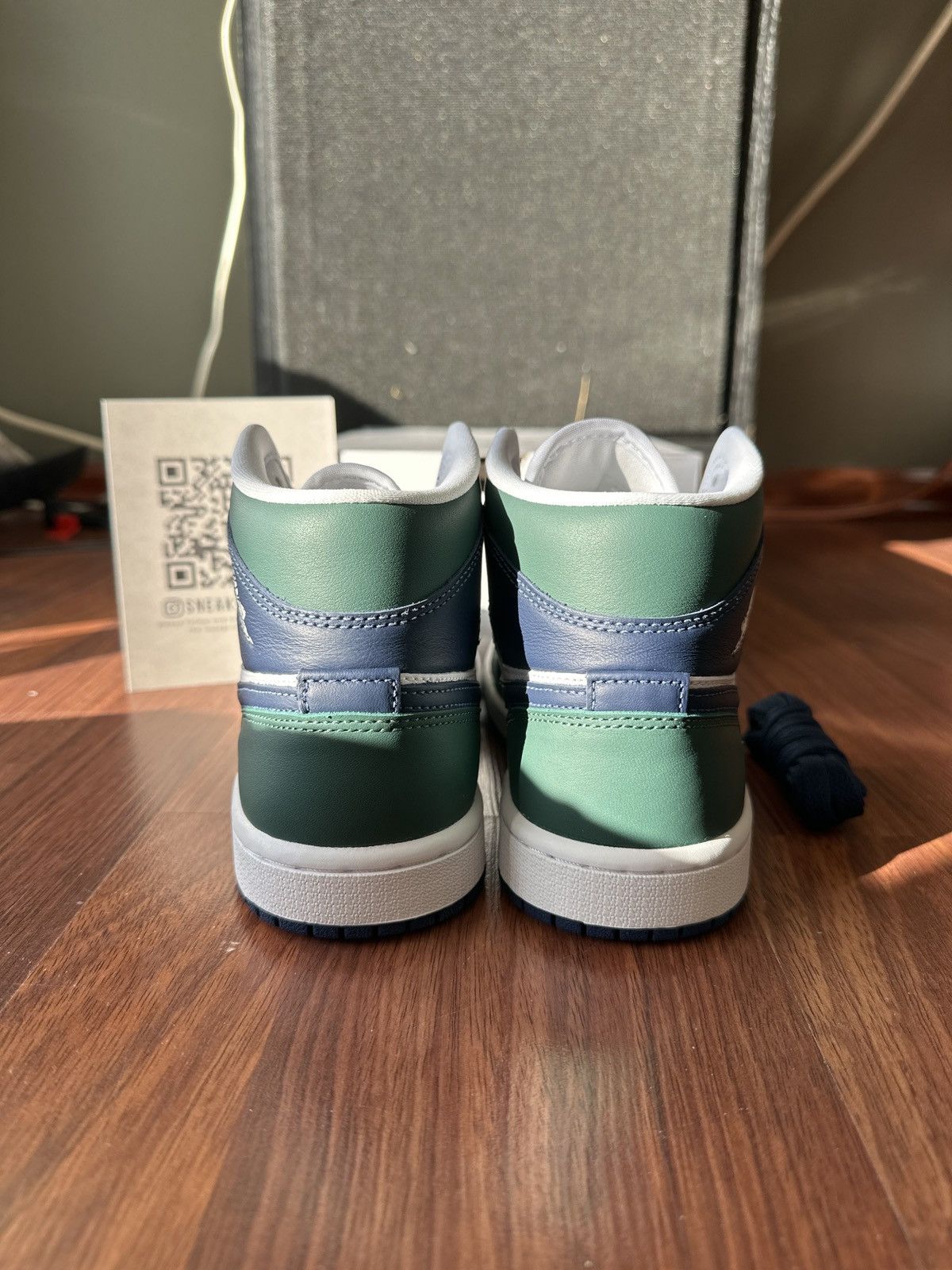 Jordan Brand Jordan 1 Mid SE Seahawks (W) Size 5M/6.5W DZ5326-300 Size US 6.5 / IT 36.5 - 4 Thumbnail