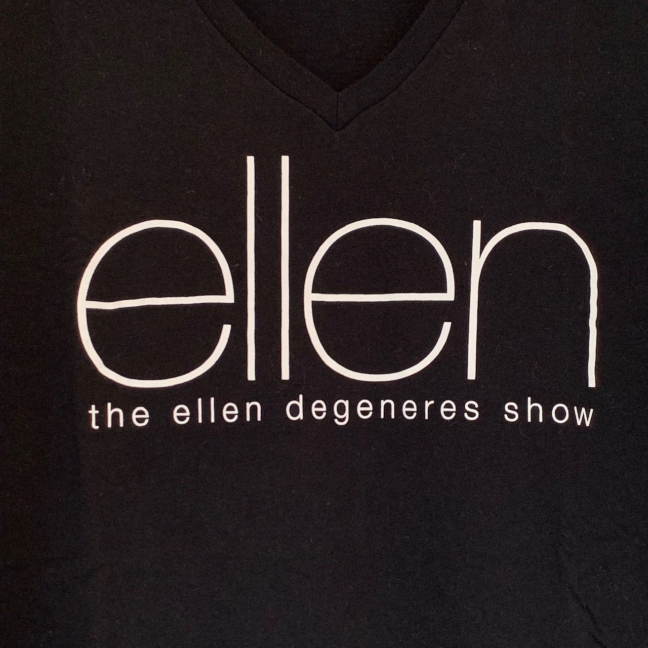 Other ELLEN DEGENERES TV SHOW Official V-Neck TShirt LGBT Icon Size US M / EU 48-50 / 2 - 4 Thumbnail