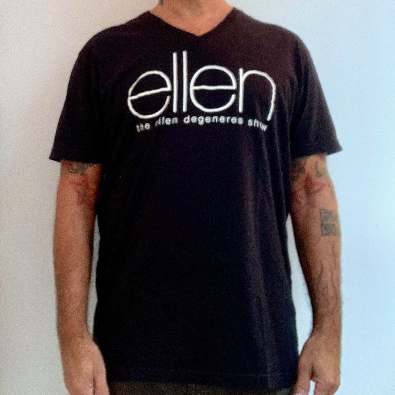 Other ELLEN DEGENERES TV SHOW Official V-Neck TShirt LGBT Icon Size US M / EU 48-50 / 2 - 1 Thumbnail