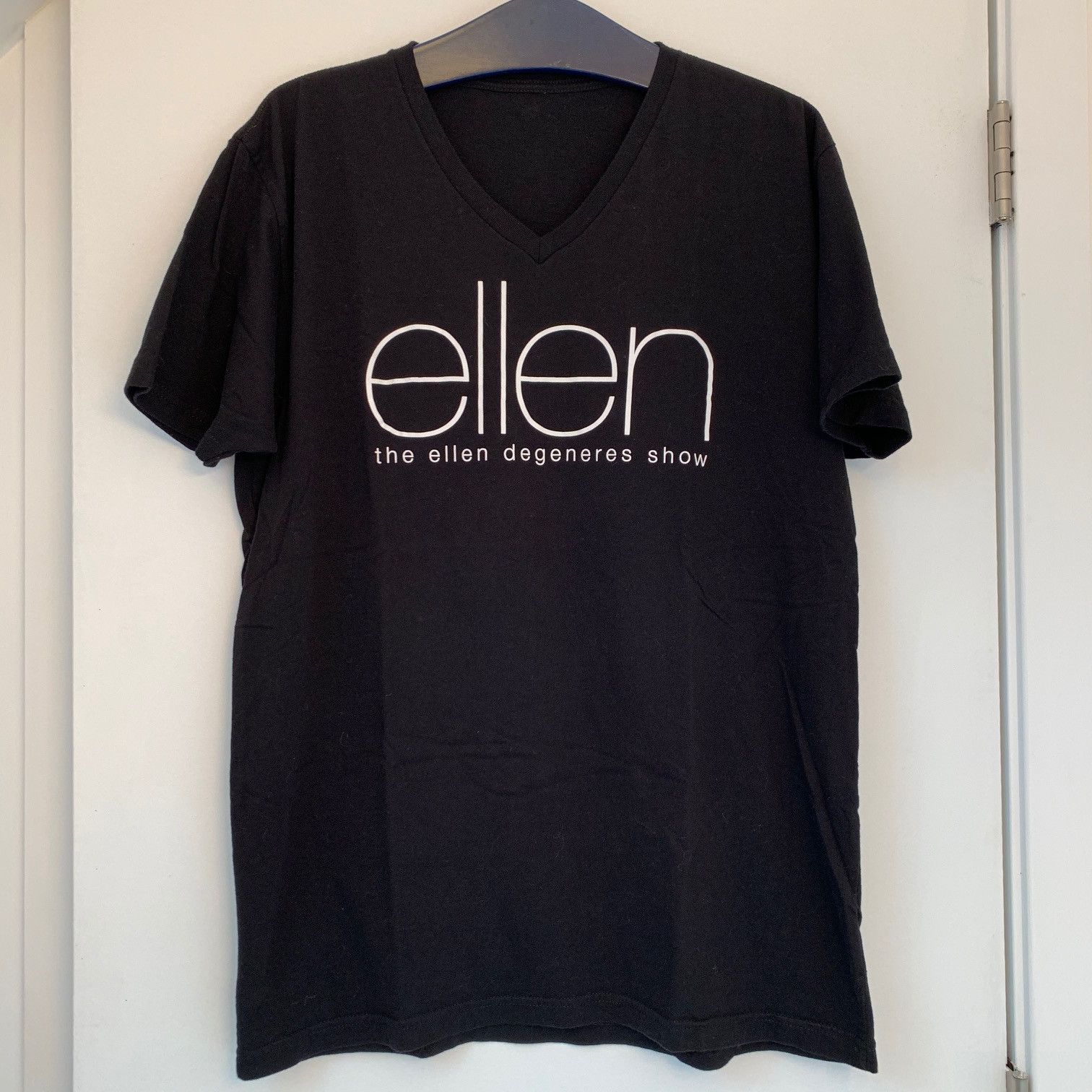 Other ELLEN DEGENERES TV SHOW Official V-Neck TShirt LGBT Icon Size US M / EU 48-50 / 2 - 3 Thumbnail