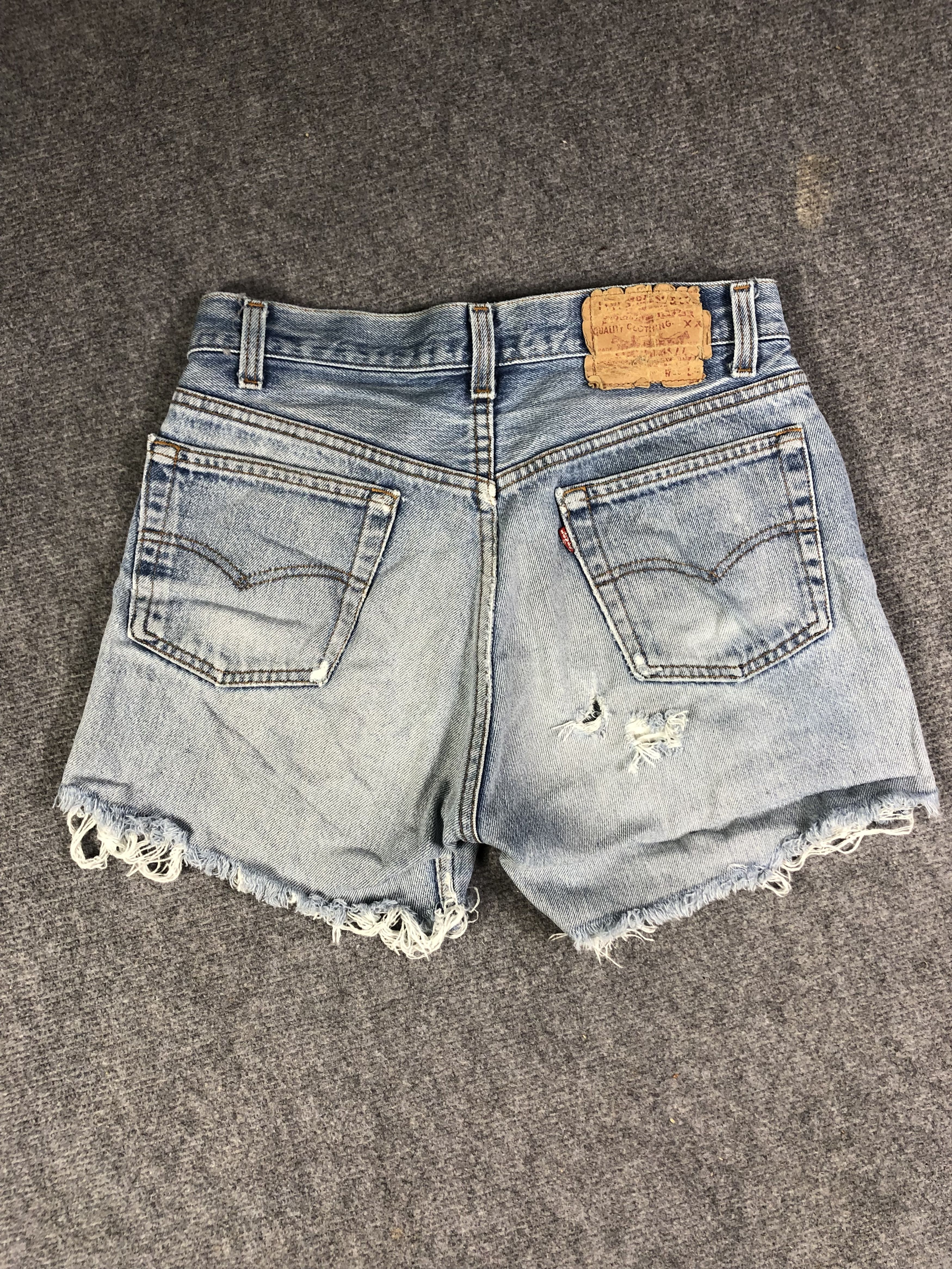 Levi's Light Blue Vintage Levis 501 Short Jeans 29x4 Size US 29 - 8 Thumbnail