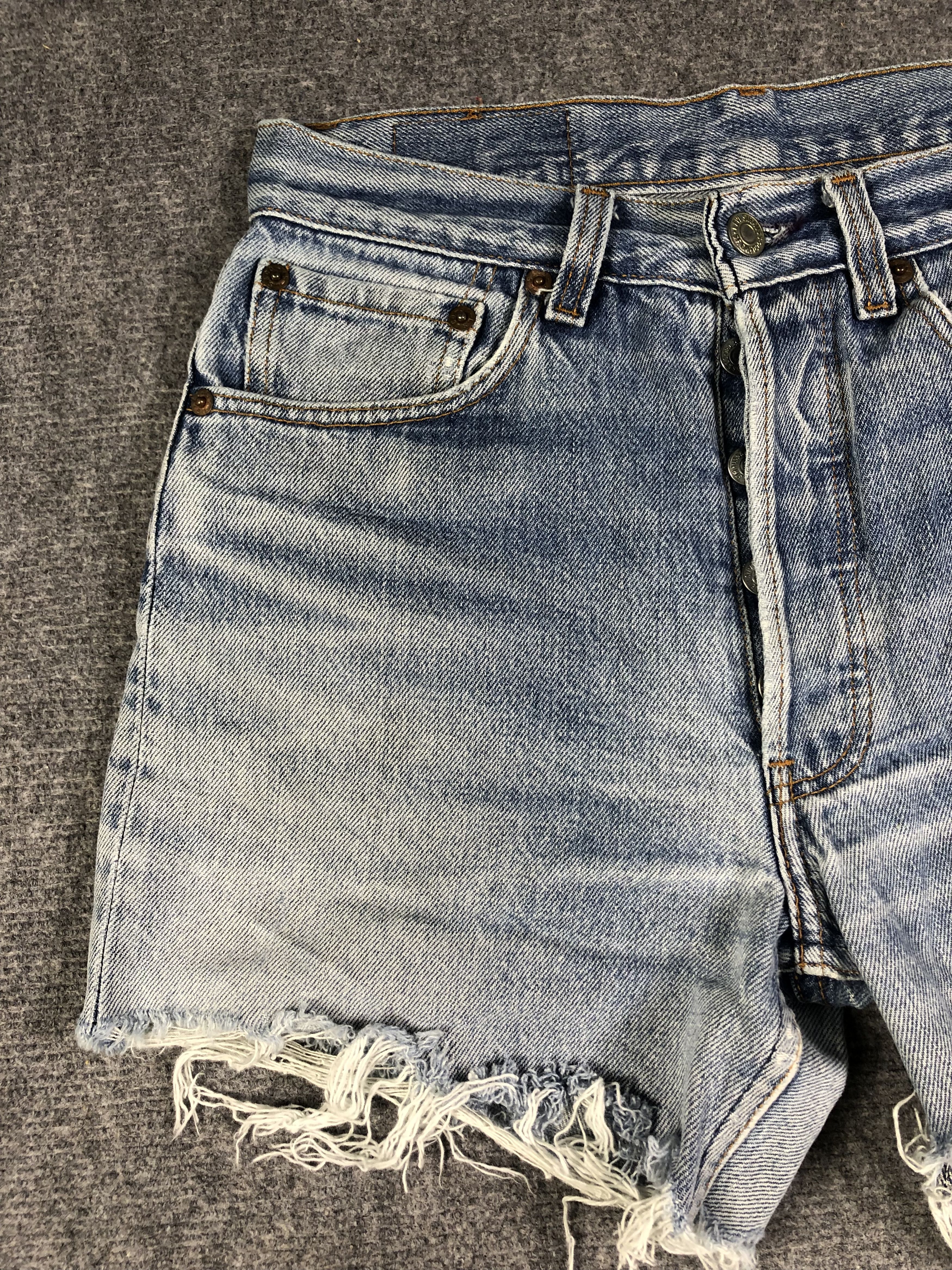 Levi's Light Blue Vintage Levis 501 Short Jeans 29x4 Size US 29 - 2 Thumbnail
