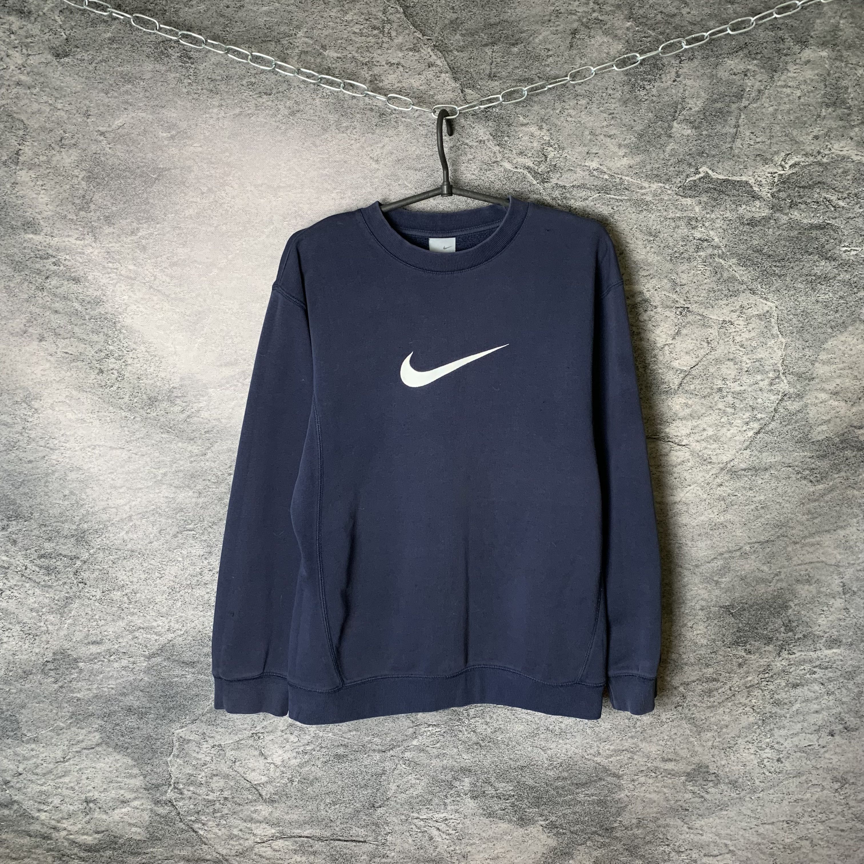 Vintage navy nike discount sweatshirt