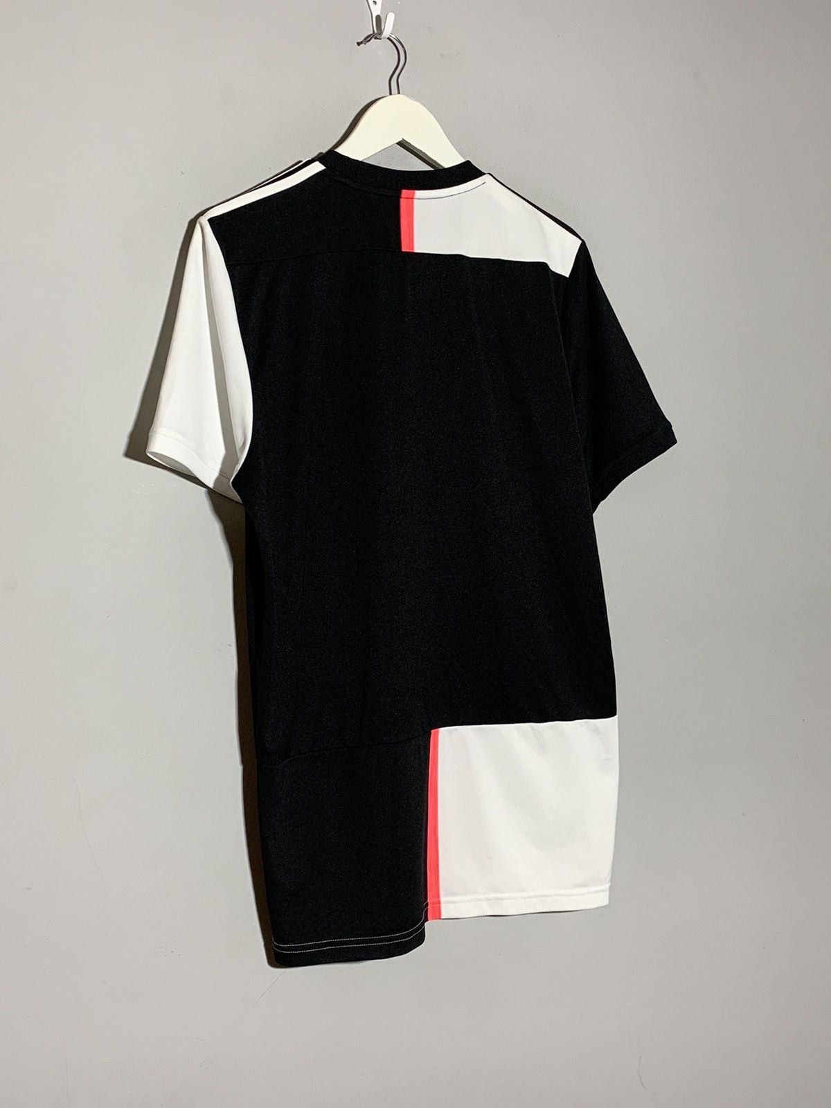 Adidas Juventus adidas 2019/20 Y2k Streetwear Football Shirt Size US L / EU 52-54 / 3 - 8 Thumbnail