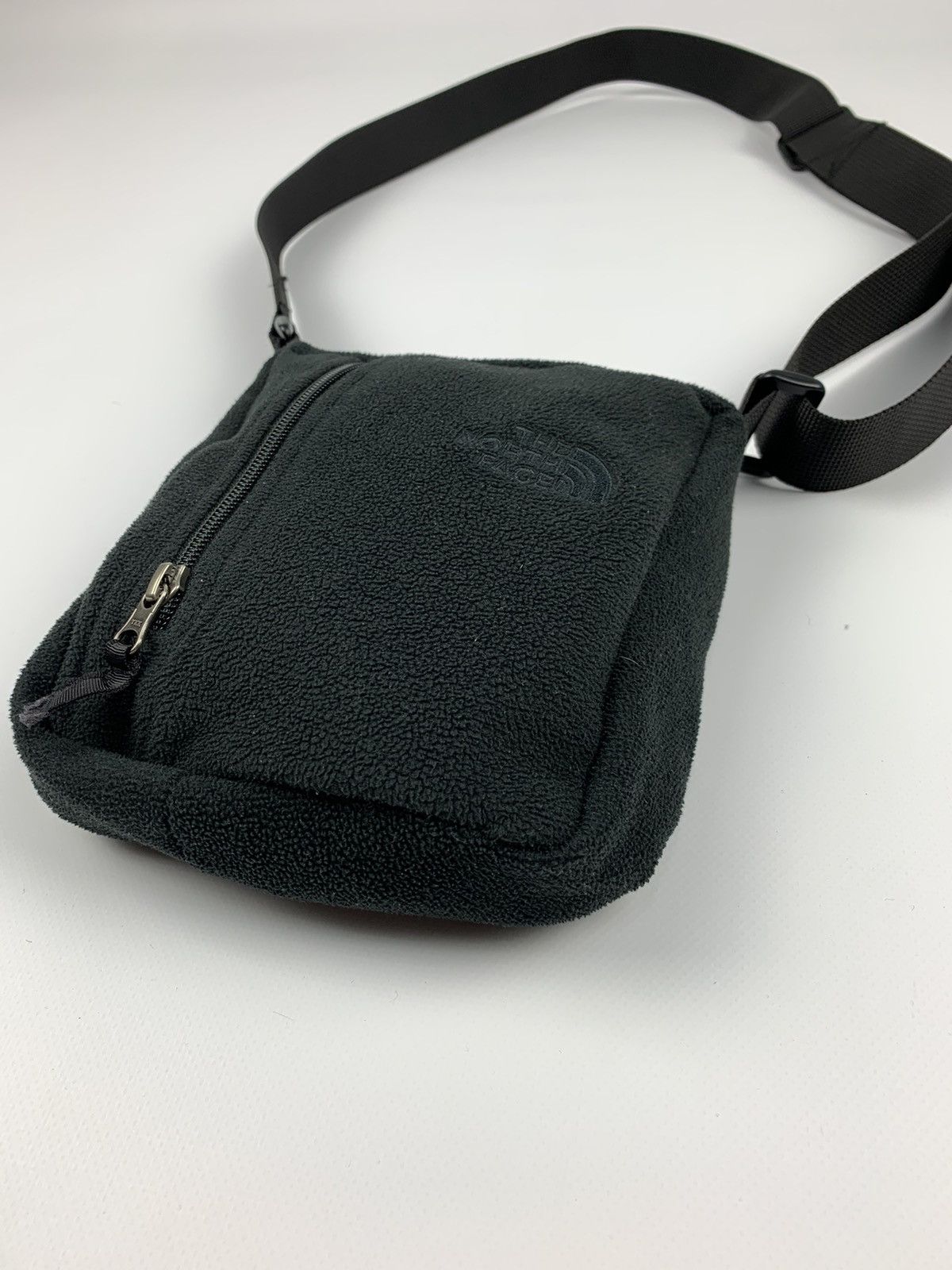 Handmade × The North Face The North Face Custom Fleece Crossbody Bag Upcycling Size ONE SIZE - 3 Thumbnail