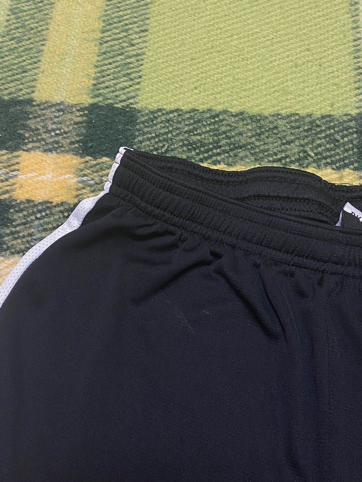 Nike Vintage Nike shorts streetwear swoosh casual y2k size S Size US 30 / EU 46 - 2 Thumbnail