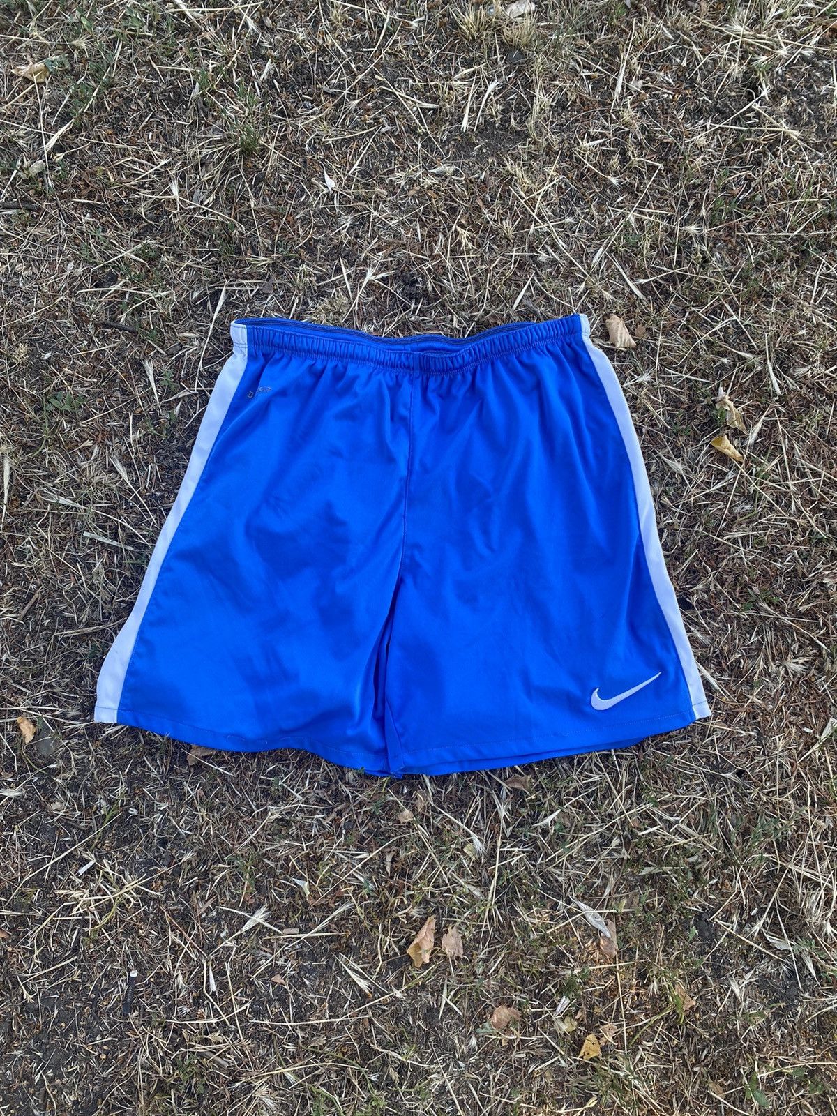 Nike Vintage Nike shorts streetwear swoosh casual y2k size L Size US 34 / EU 50 - 1 Thumbnail