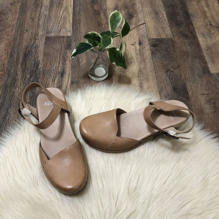 Dansko Dansko 38 (8) Brown Leather Maisie Closed Toe Dress Sandals