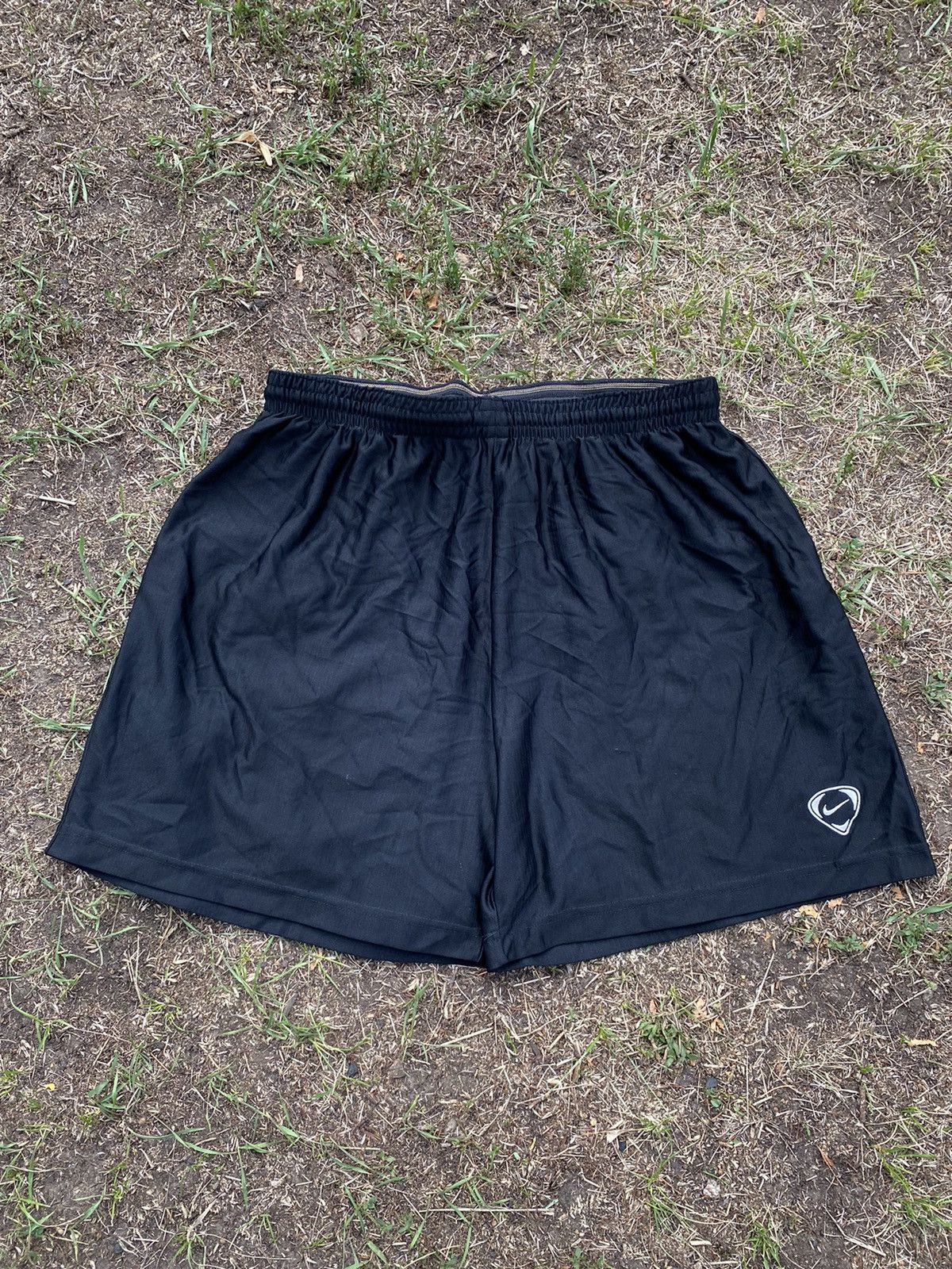 Nike Vintage Nike shorts streetwear swoosh casual y2k size XL Size US 36 / EU 52 - 1 Thumbnail