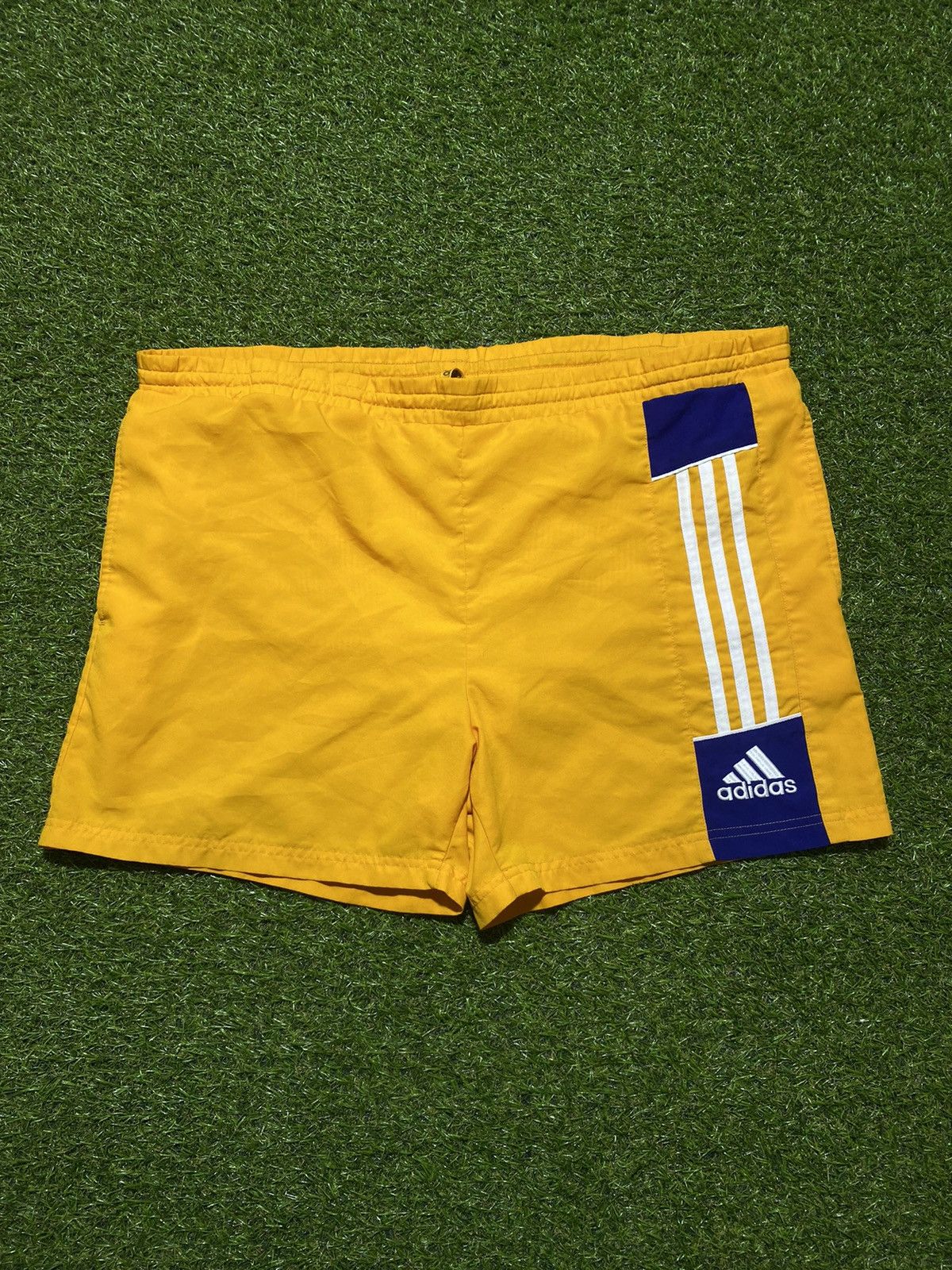 Adidas Vintage Adidas shorts streetwear y2k casual style size L Size US 34 / EU 50 - 1 Thumbnail