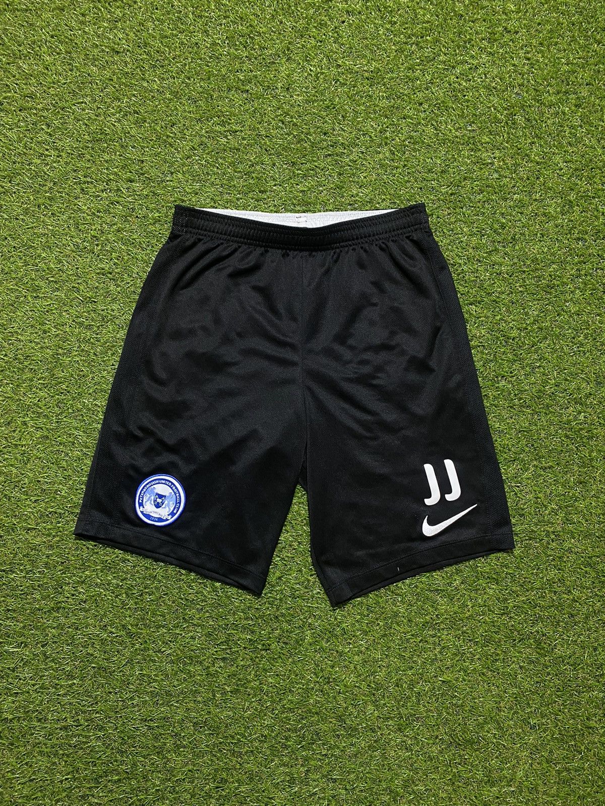 Nike Vintage Nike shorts streetwear swoosh casual y2k size S Size US 30 / EU 46 - 1 Thumbnail