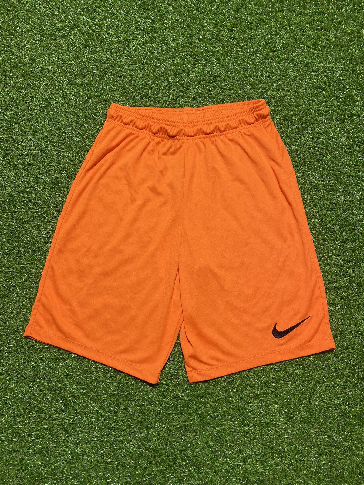 Nike Vintage Nike shorts streetwear swoosh casual y2k size M Size US 32 / EU 48 - 1 Thumbnail